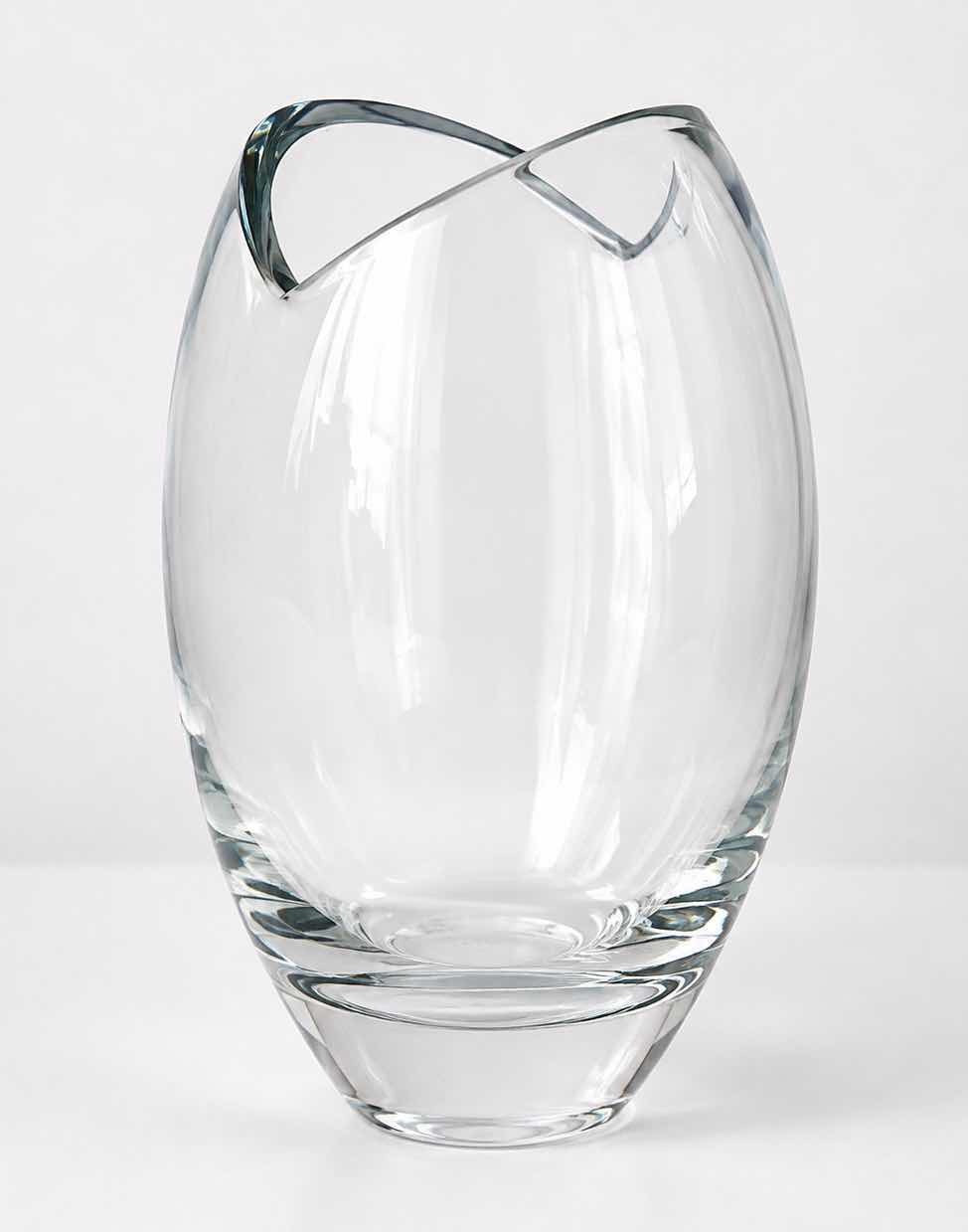 Photo 1 of TARNOW POLAND LEAD CRYSTAL “FISH MOUTH”, TULIP VASE H7.5”