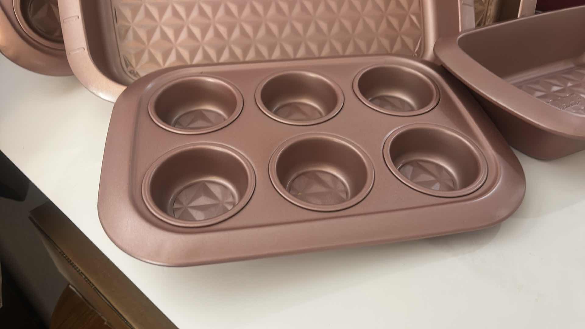 View 3 of ROSE GOLD NONSTICK BAKEWARE SET WITH BAKING PANS, MUFFIN PANS & LOAF PAN
COORDINATING METALLIC FINISH WITH TEXTURED BAKING SURFACES
ESTIMATED RETAIL VALUE: $75–$100