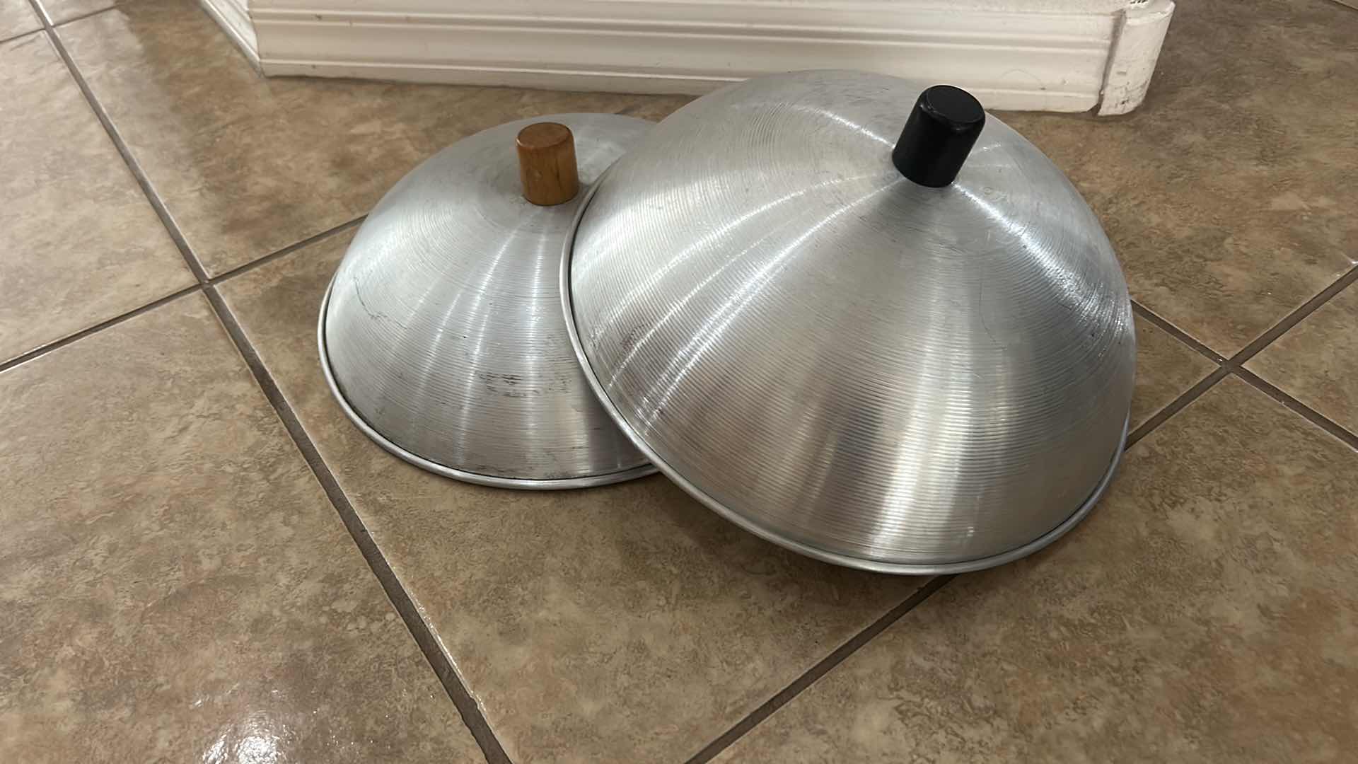 Photo 1 of ASSORTED COOKWARE LOT WITH WOKS, SKILLET, LIDDED PAN & DOME LIDS
MIXED STAINLESS STEEL AND NONSTICK COOKWARE
ESTIMATED RETAIL VALUE: $100–$150