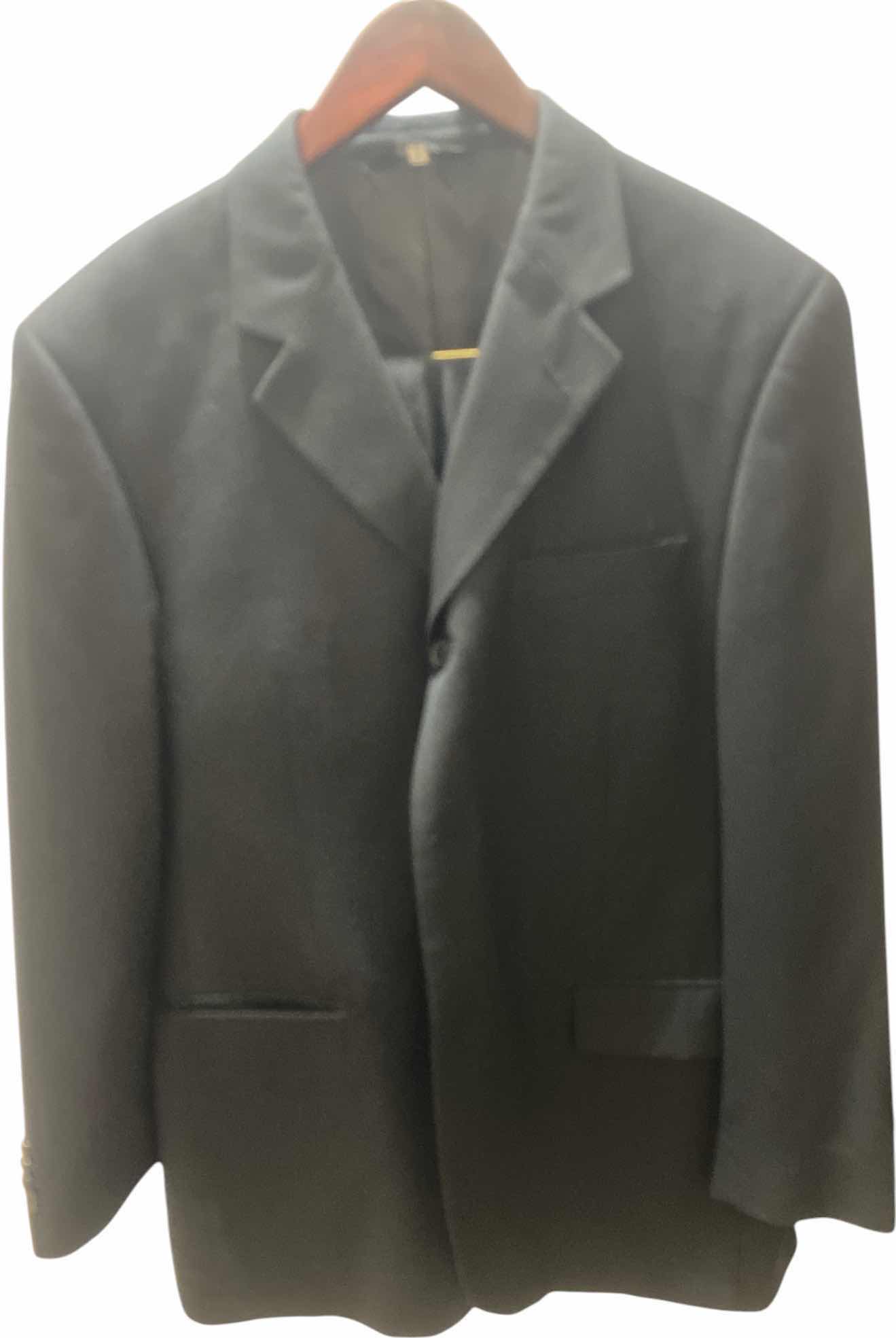 Photo 1 of MEN’S VIVALDI HAND TAILORED LIGHTWEIGHT WOOL ESTIMATED SIZE 38 TO 40