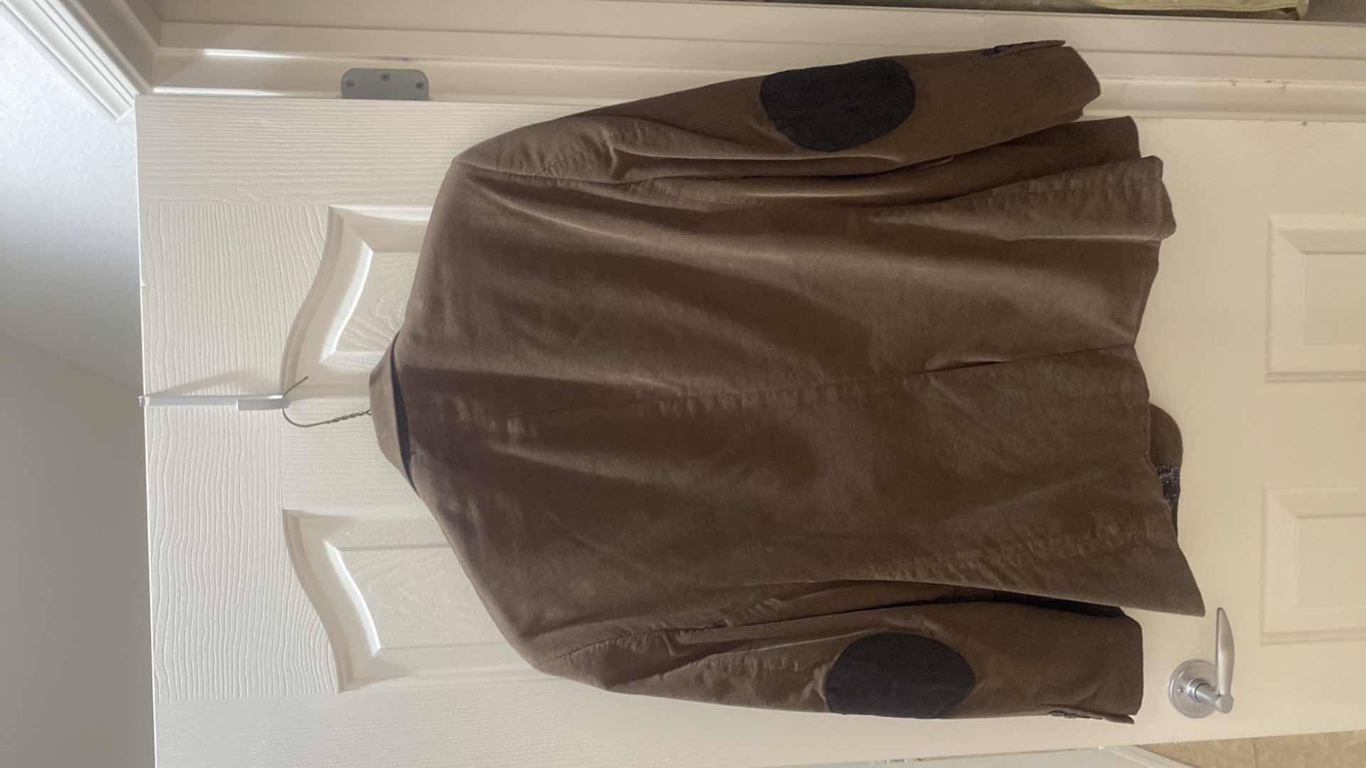 Photo 1 of MEN’S ADOLFO CORDUROY JACKET ESTIMATED SIZE 38 TO 42