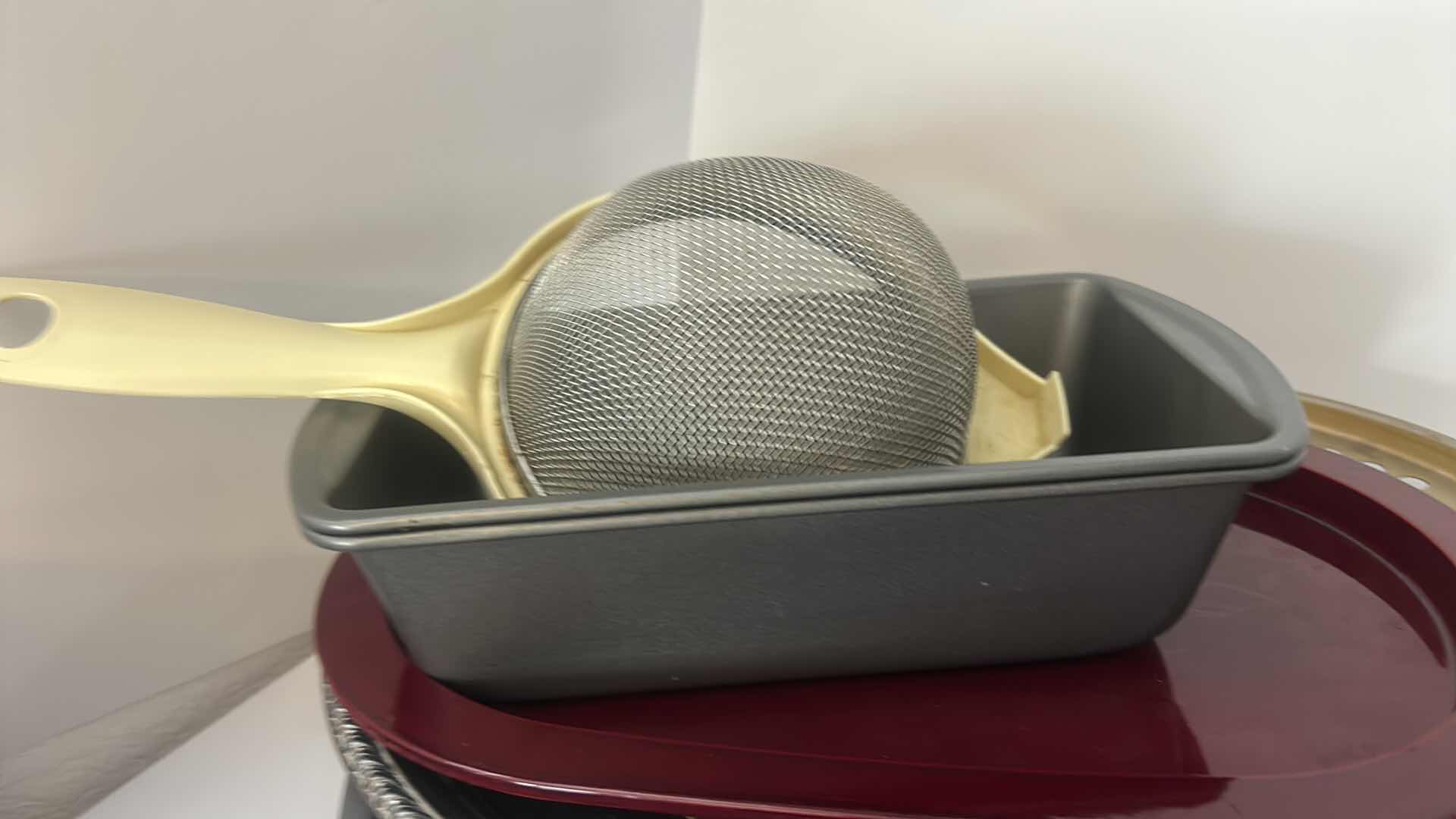Photo 1 of ASSORTED KITCHEN BAKEWARE & COOKWARE LOT