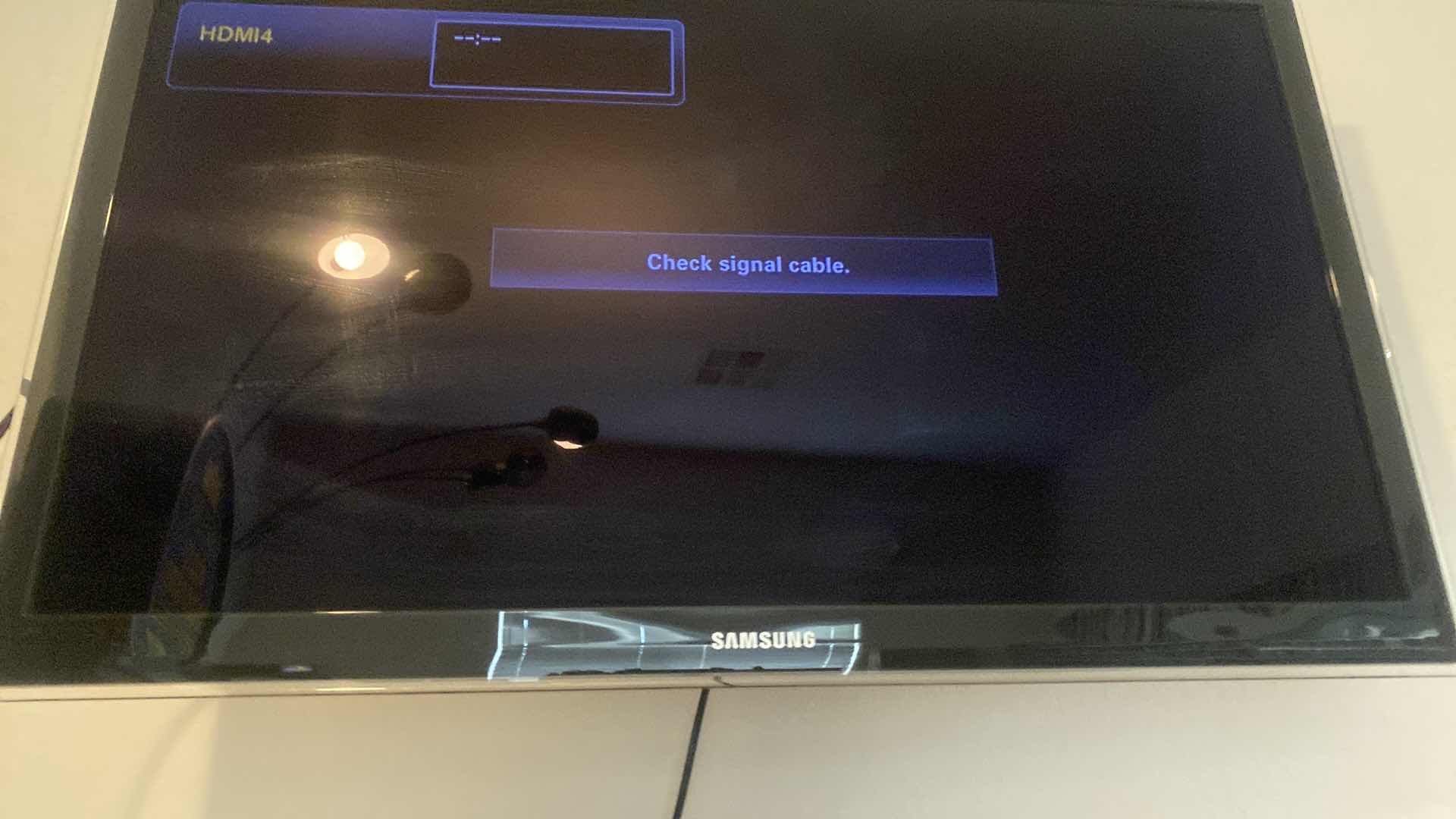 Photo 1 of 40 INCH SAMSUNG TV WITH WALL MOUNT AND TABLE TOP STAND AND REMOTE