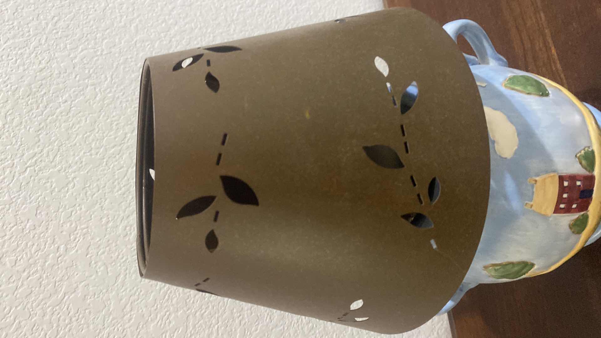 Photo 1 of VINTAGE RUST AND BARRY AND COMPANY COUNTRYSIDE, COTTAGE, CERAMIC VOTIVE HOLDER LAMP H11”