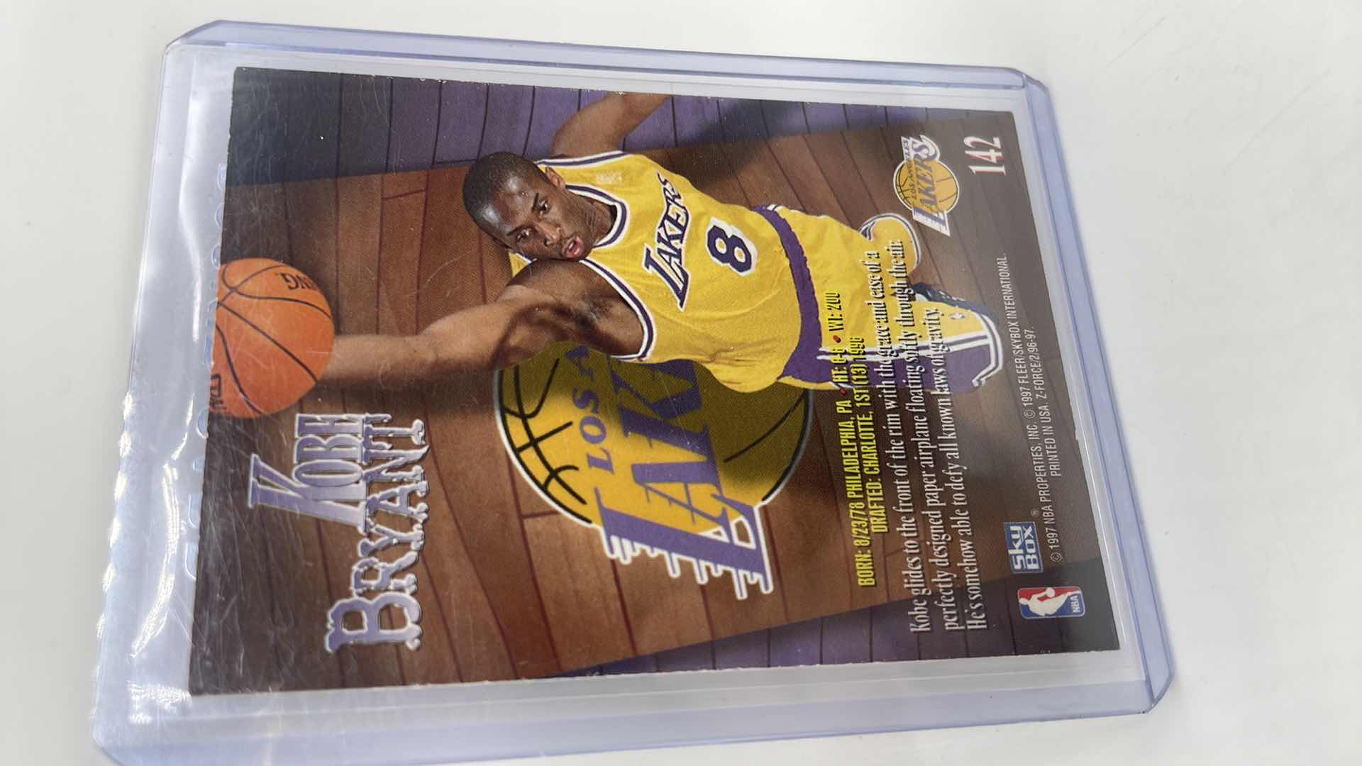 Photo 1 of 1997 KOBE BRYANT SKYBOX ROOKIE CARD 142