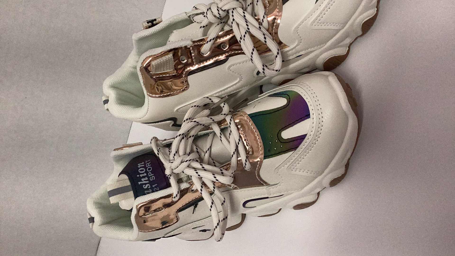 Photo 2 of WOMENS FASHION 2021 SPORT SNEAKER SIZE 38