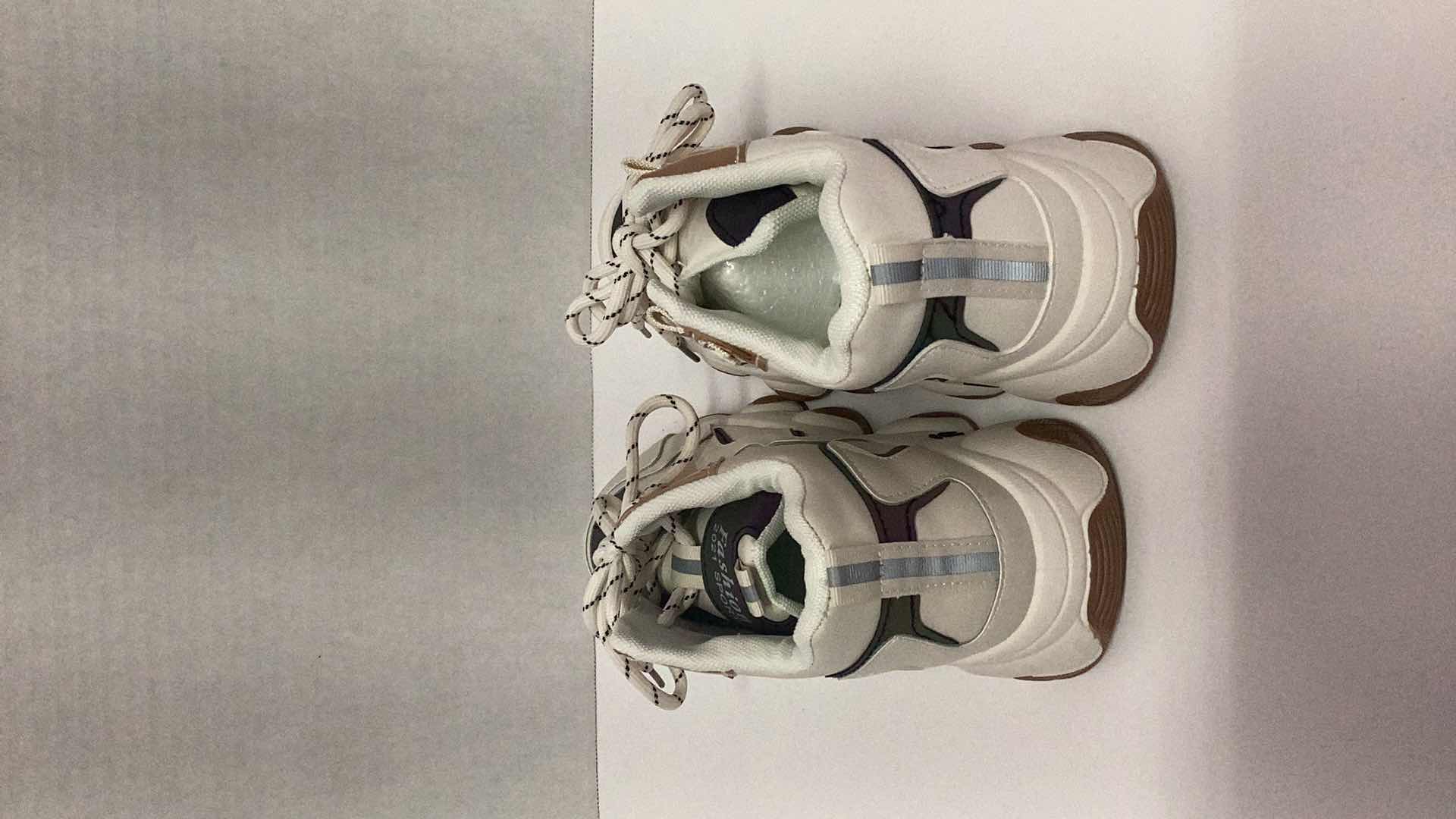 Photo 4 of WOMENS FASHION 2021 SPORT SNEAKER SIZE 38