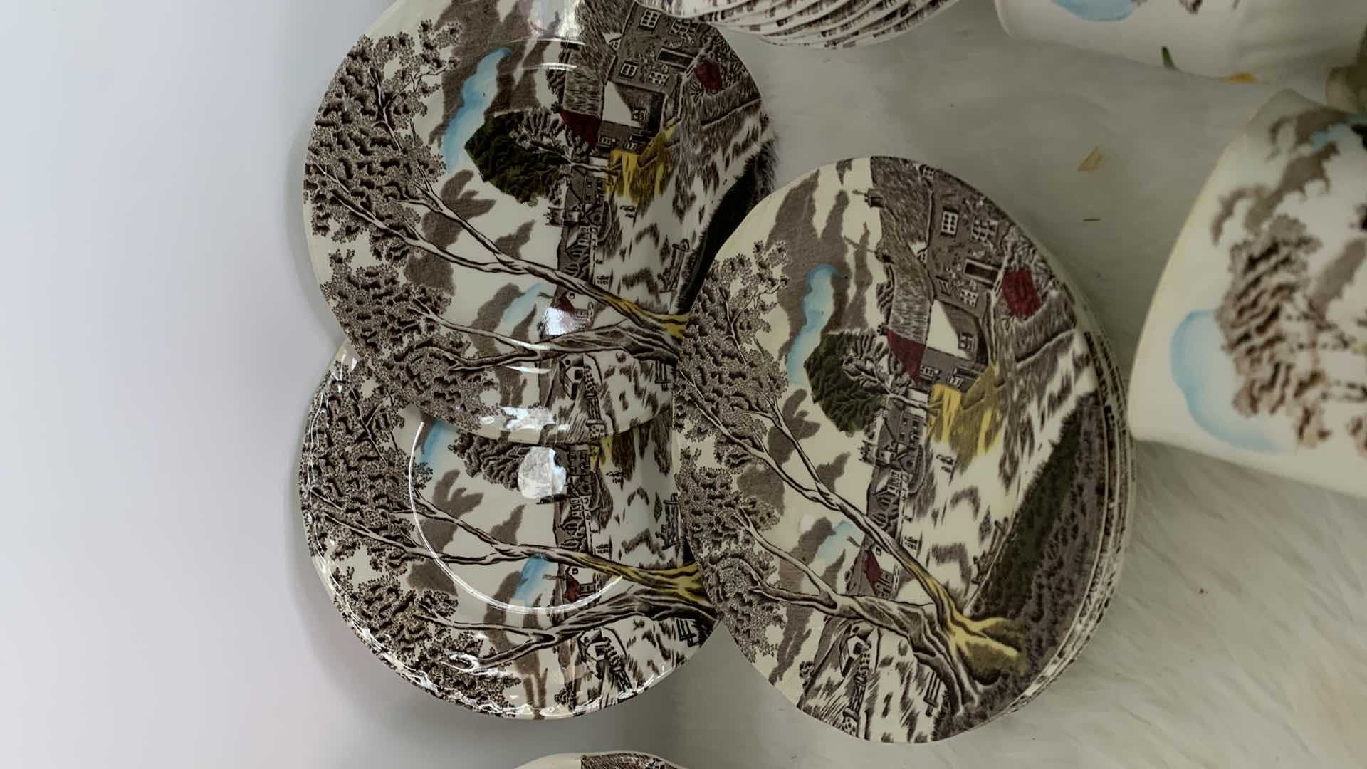 Photo 1 of W.H. GRINDLEY STAFFORDSHIRE ENGLAND PORCELAIN, 33 PIECES