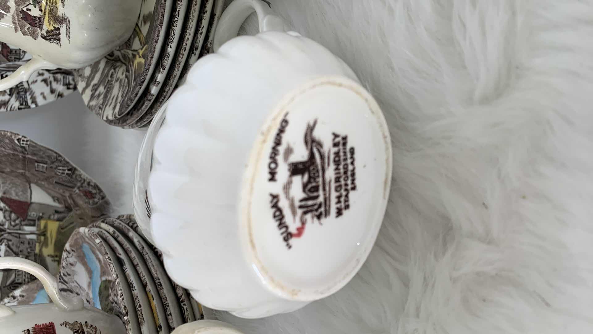 Photo 1 of W.H. GRINDLEY STAFFORDSHIRE ENGLAND PORCELAIN, 33 PIECES