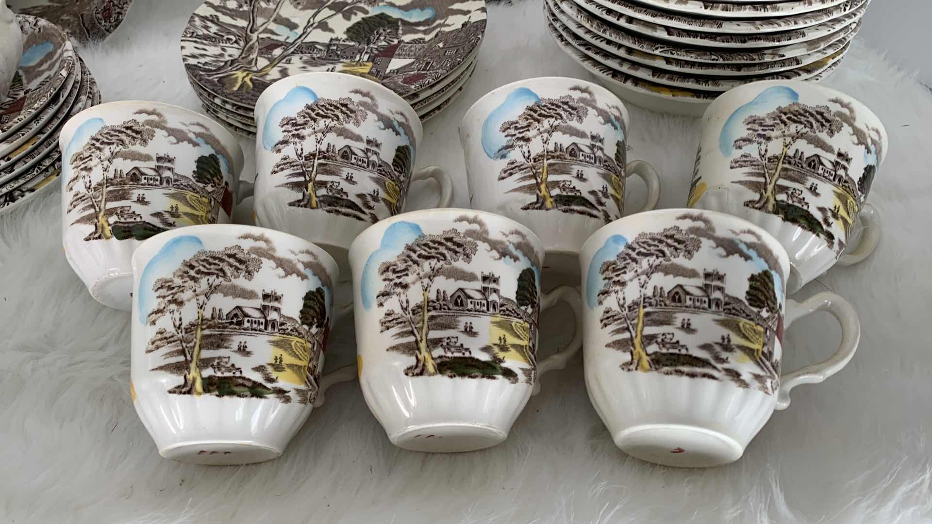 Photo 1 of W.H. GRINDLEY STAFFORDSHIRE ENGLAND PORCELAIN, 33 PIECES