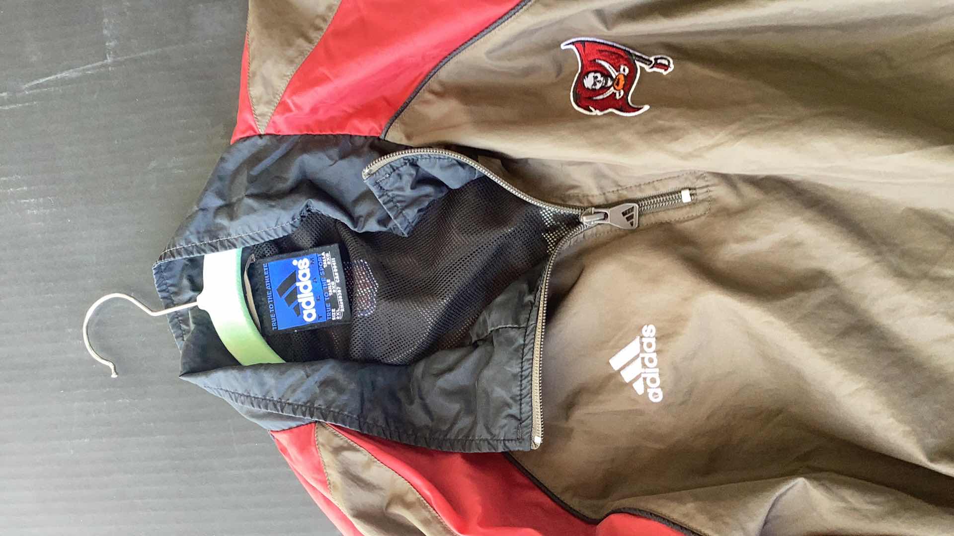 Photo 1 of ADIDAS NFL TAMPA BAY BUCCANEERS MENS WIND BREAKER JACKET SIZE 2 XL