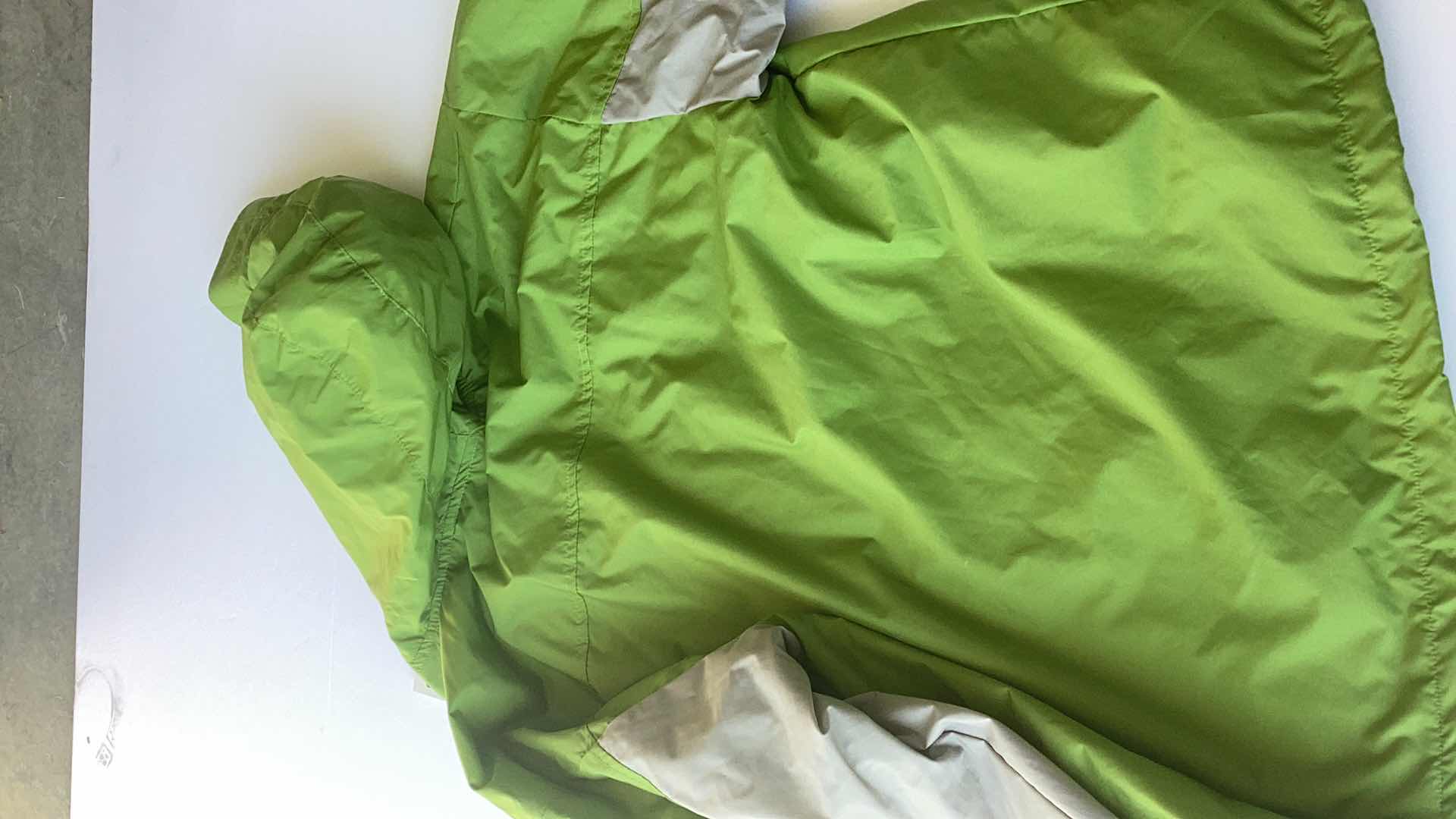 Photo 1 of CABELAS CARIBOU CREEK MENS WATERPROOF JACKET SIZE L BRAND NEW