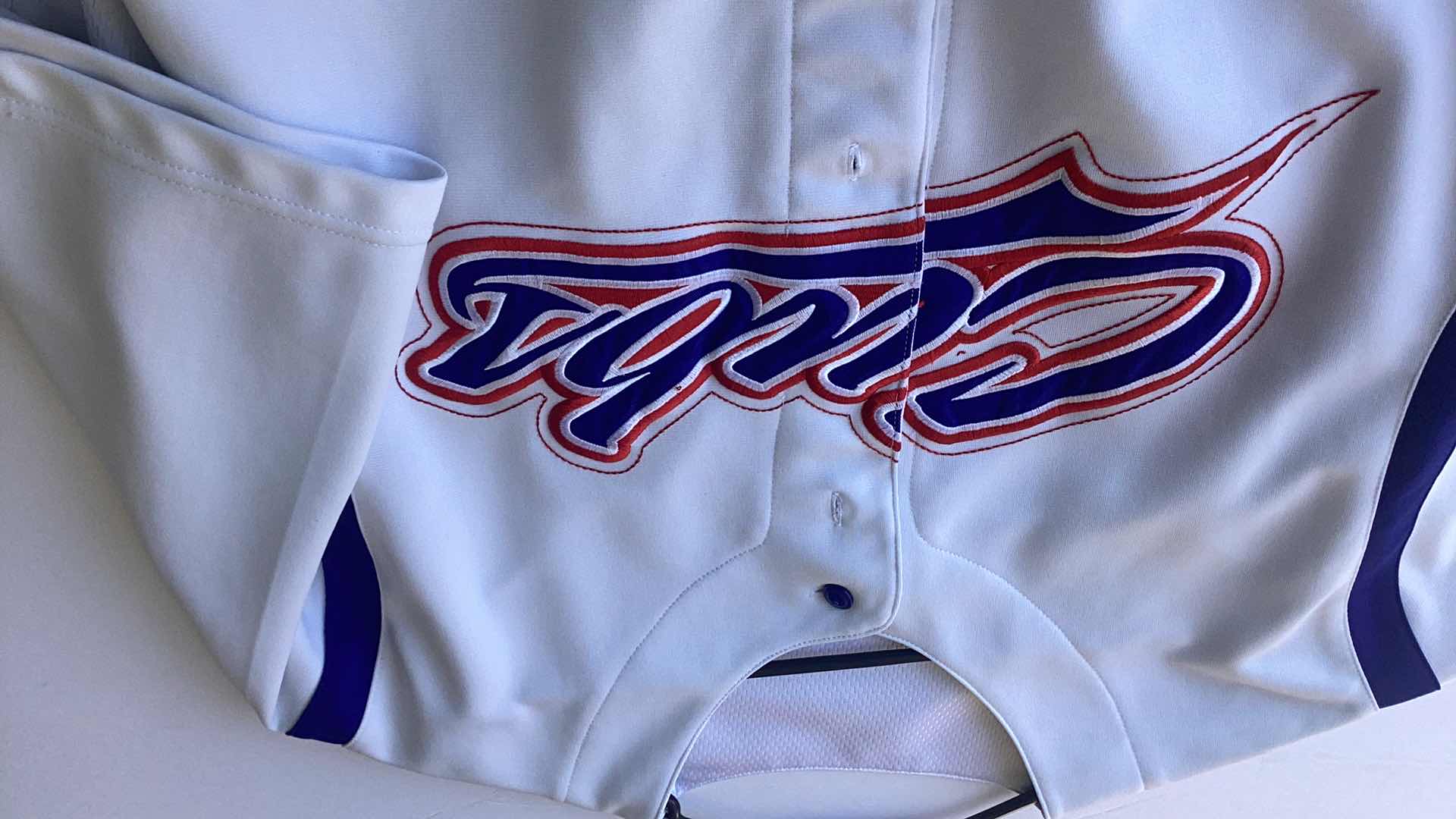 Photo 1 of TRUE FAN CHICAGO CUBS MENS JERSEY SIZE L