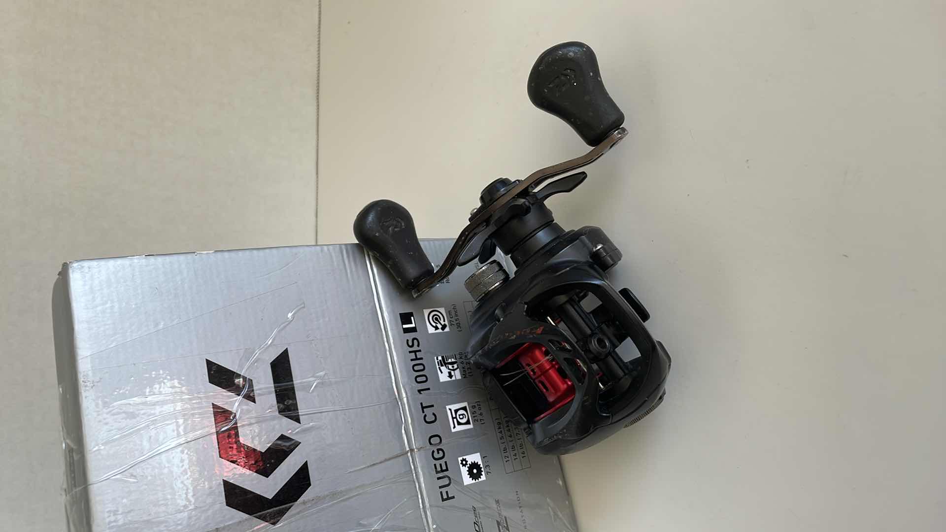 Photo 1 of FUEGO CT 100HS L FISHING REEL