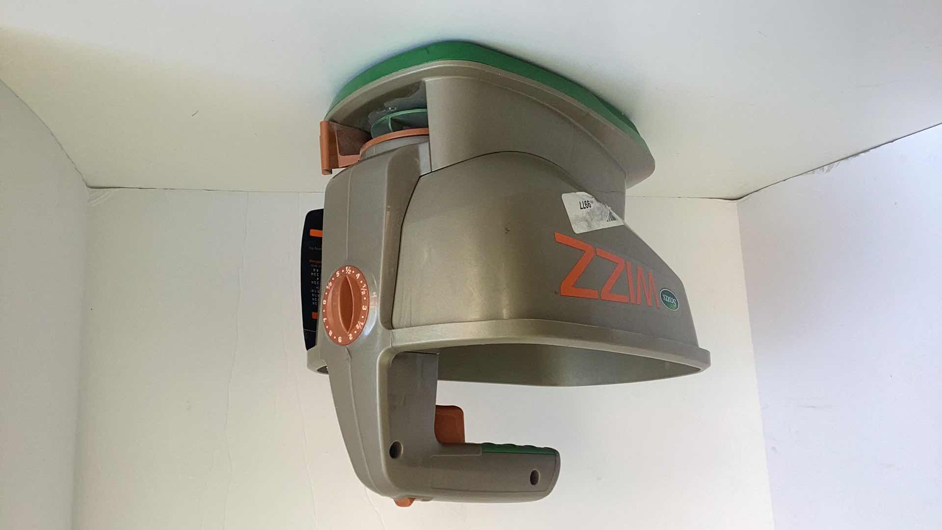 Photo 1 of SCOTTS WIZ YEAR ROUND SPREADER