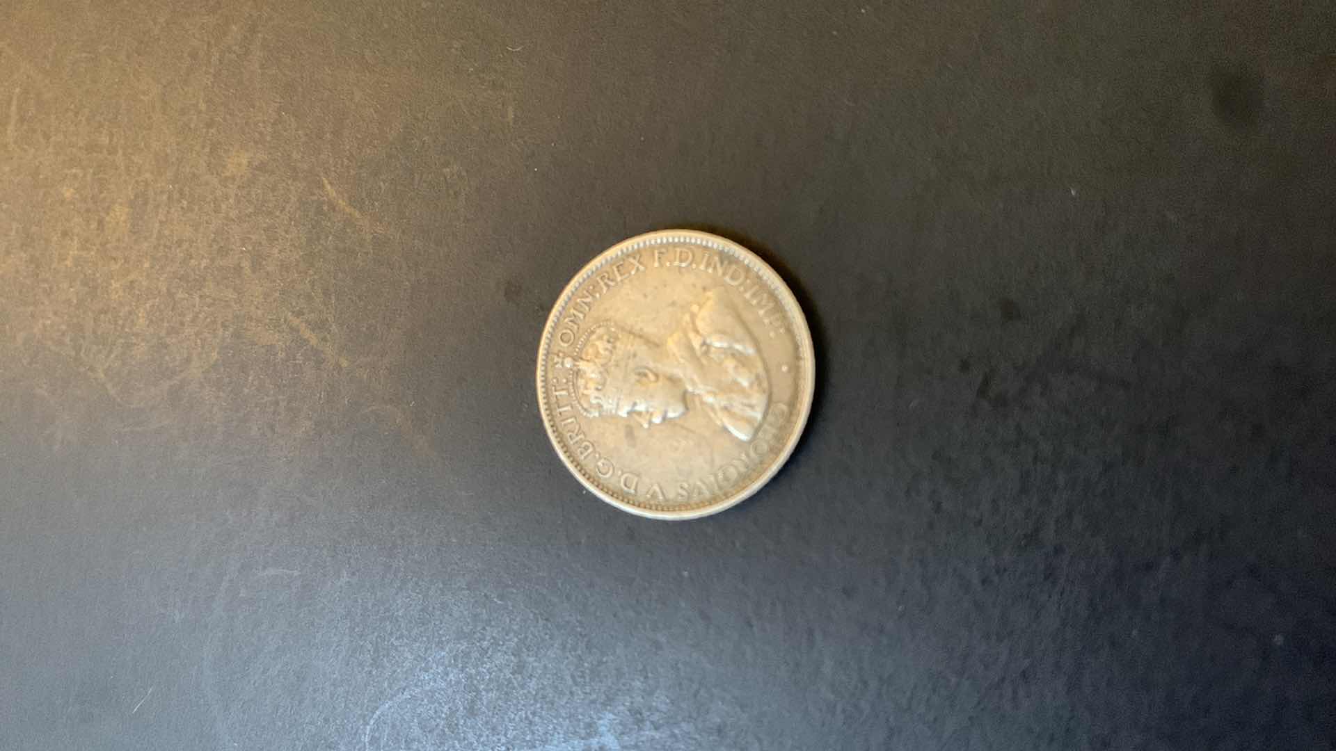 Photo 1 of 1935 AUSTRALIA 6 PENCE