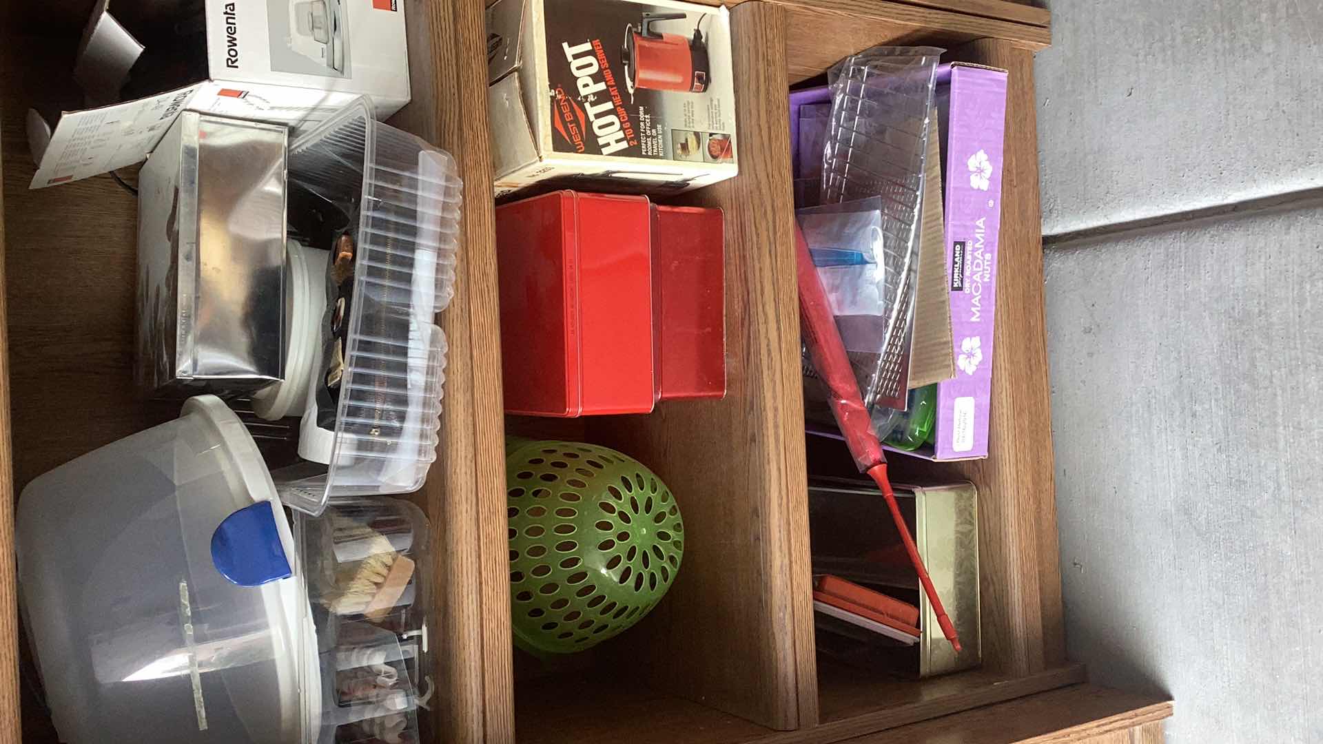 Photo 1 of CONTENTS OF SHELF