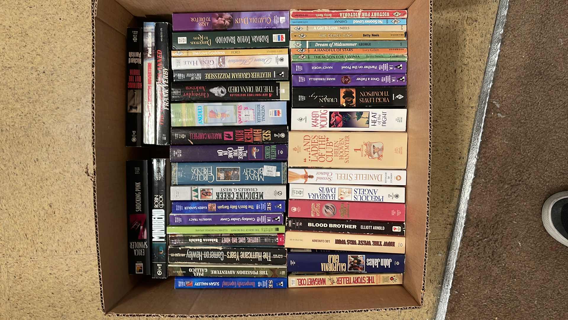 Photo 1 of PAPERBACK BOOKS - LARGE ASSORTMENT