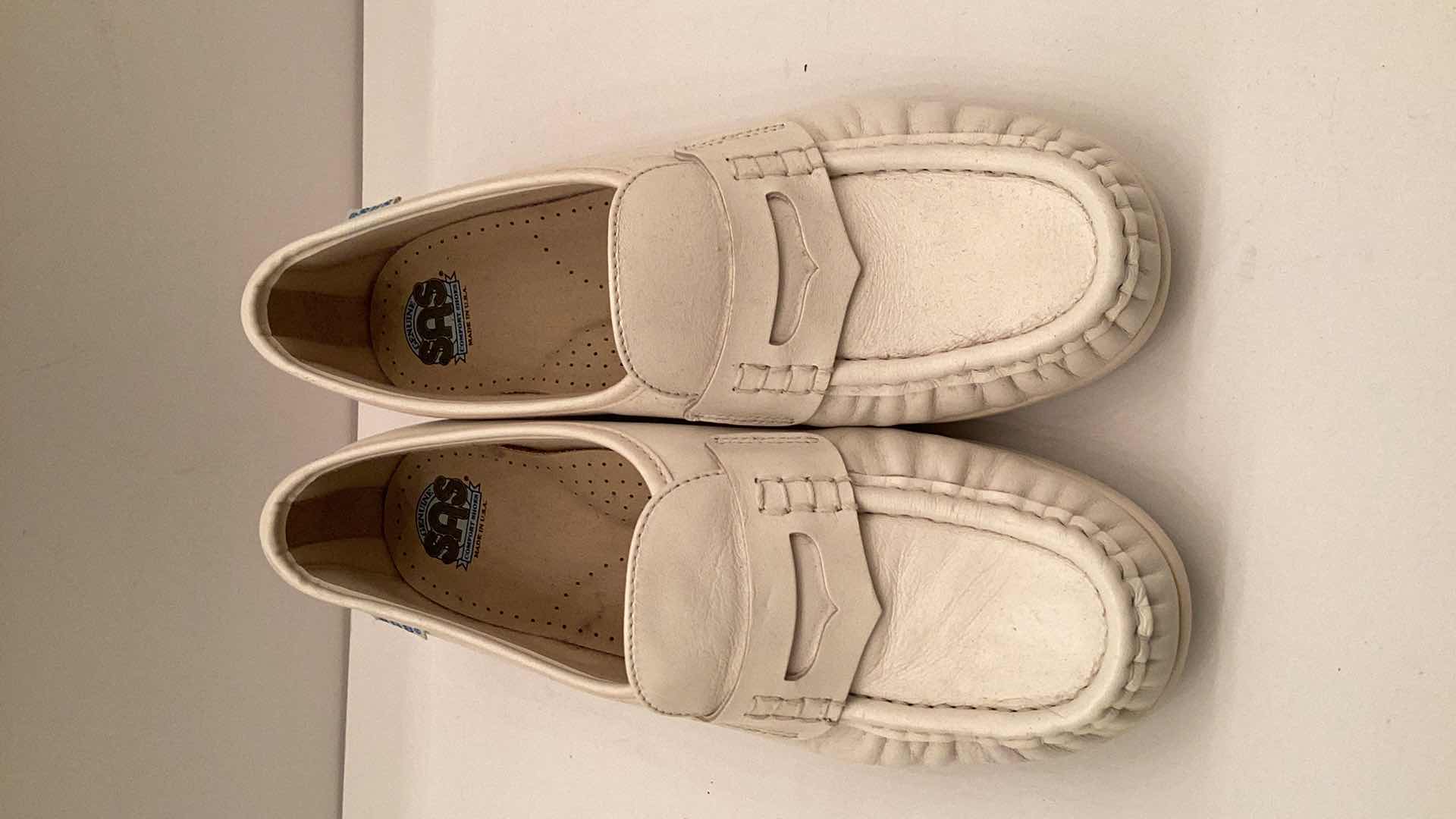 Photo 1 of WOMENS SAS GENUINE COMFORT SHOES SIZE 6.5