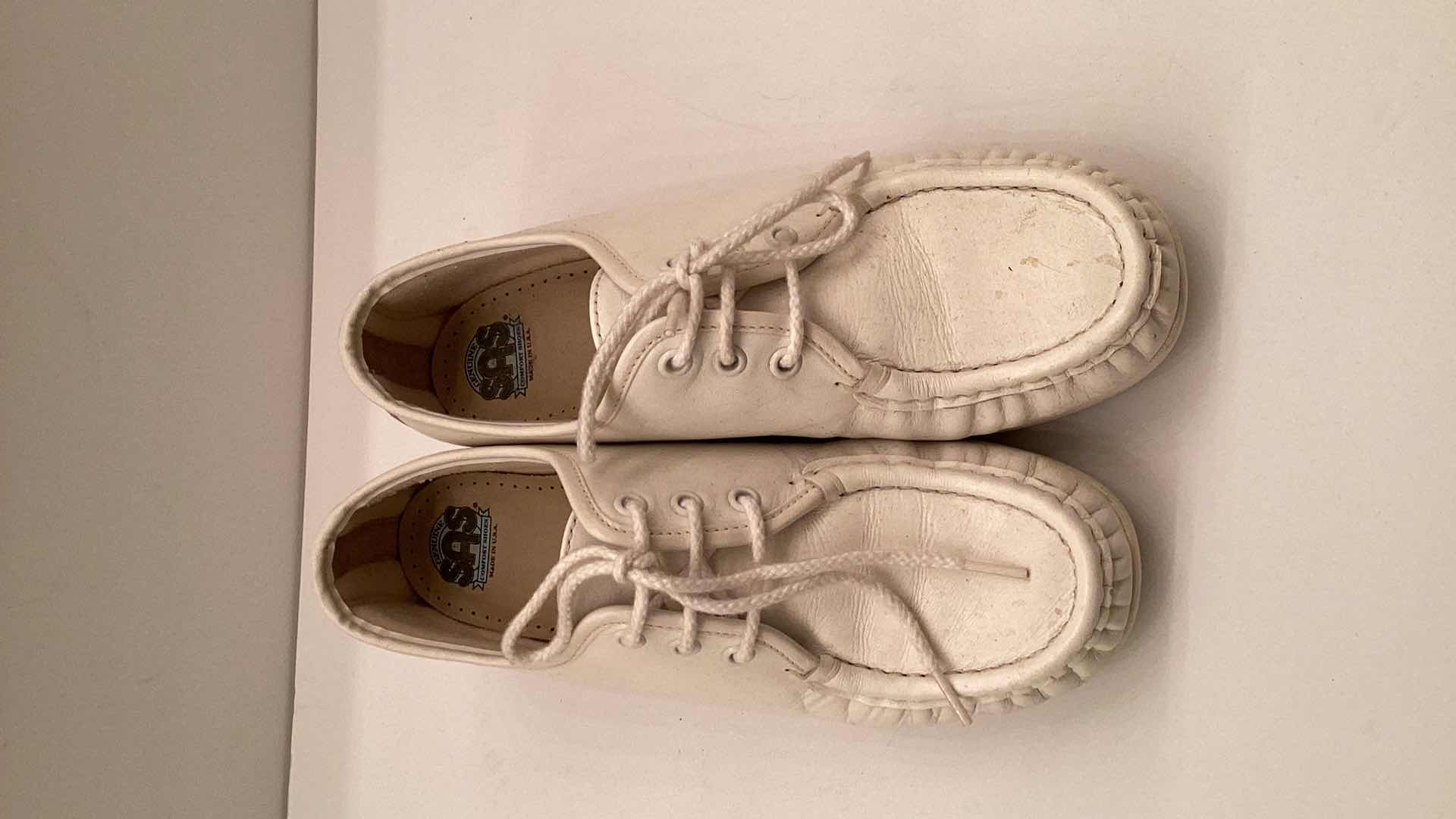 Photo 1 of WOMENS SAS GENUINE COMFORT SHOES SIZE 6.5