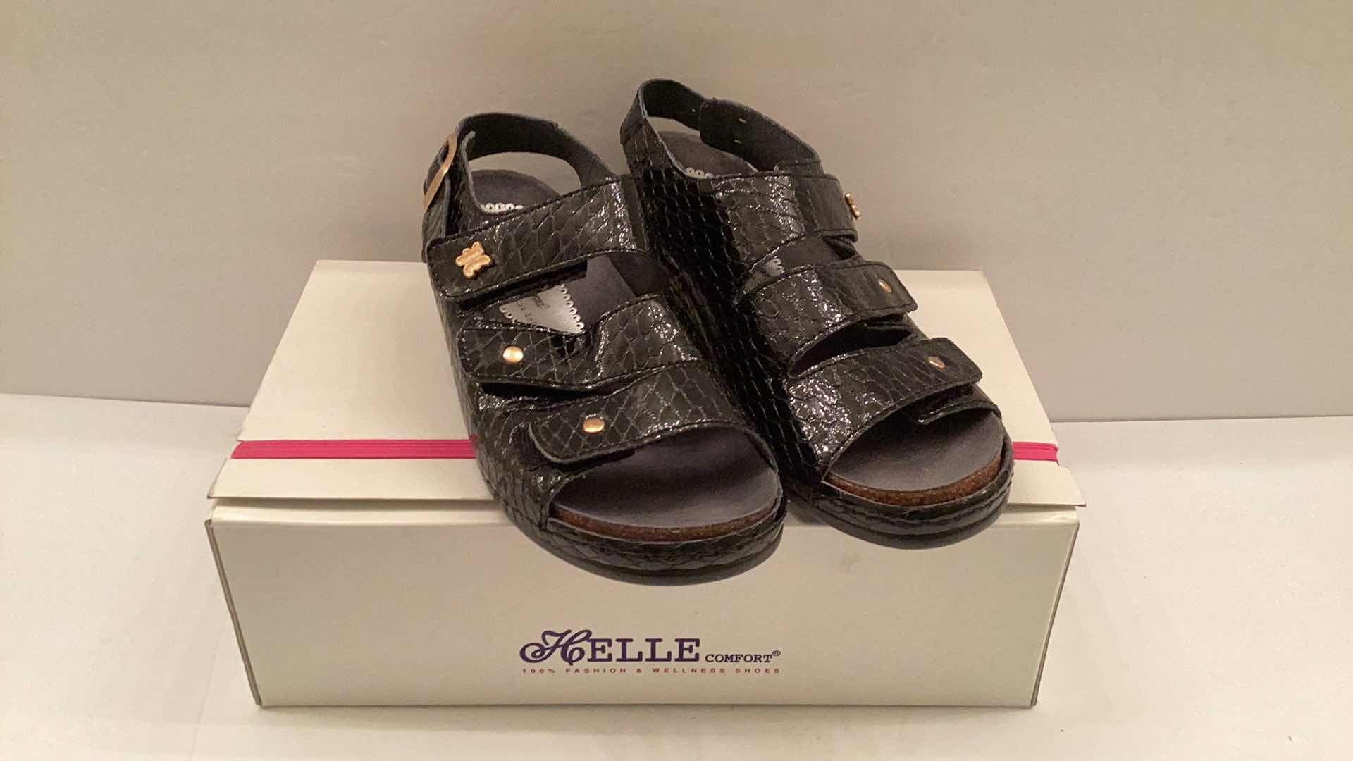 Photo 1 of NIB HELLE COMFORT SHOES BLACK ALIGATOR SIZE 6.5