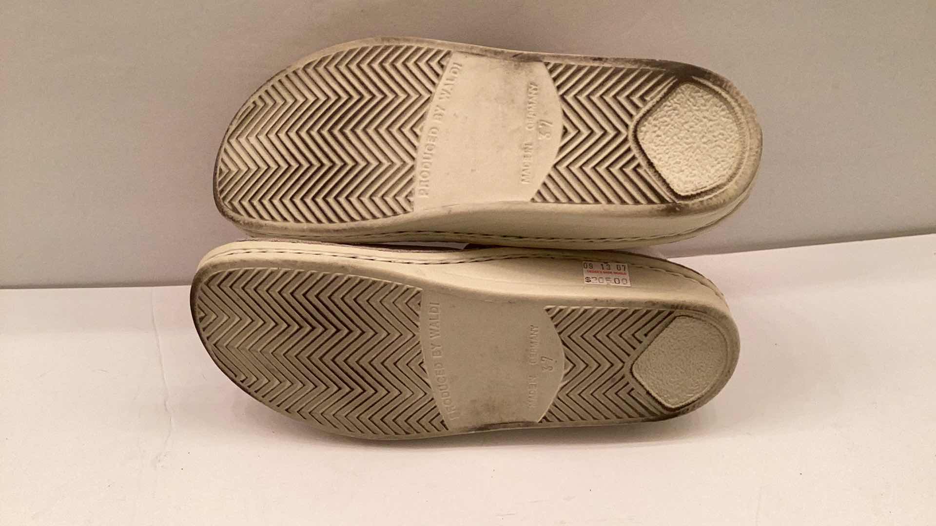 Photo 1 of FINN COMFORT GERMAN MADE COMFORT SHOES SIZE 6.5 / 37