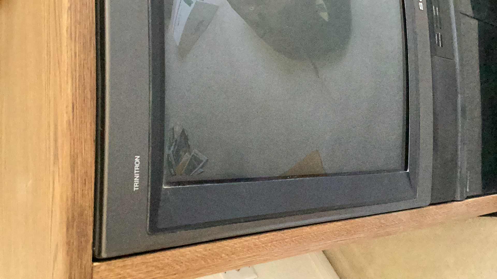 Photo 1 of VINTAGE SONY TRINITRON TV 20”