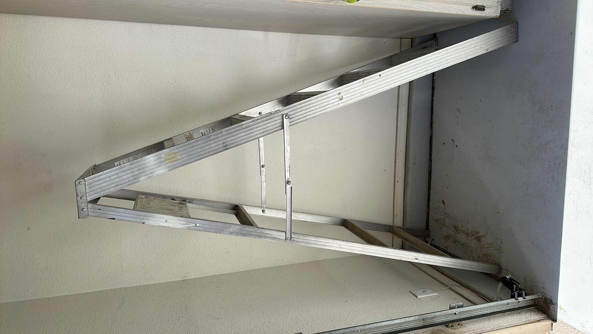 Photo 2 of 6 FT ALUMINUM LADDER