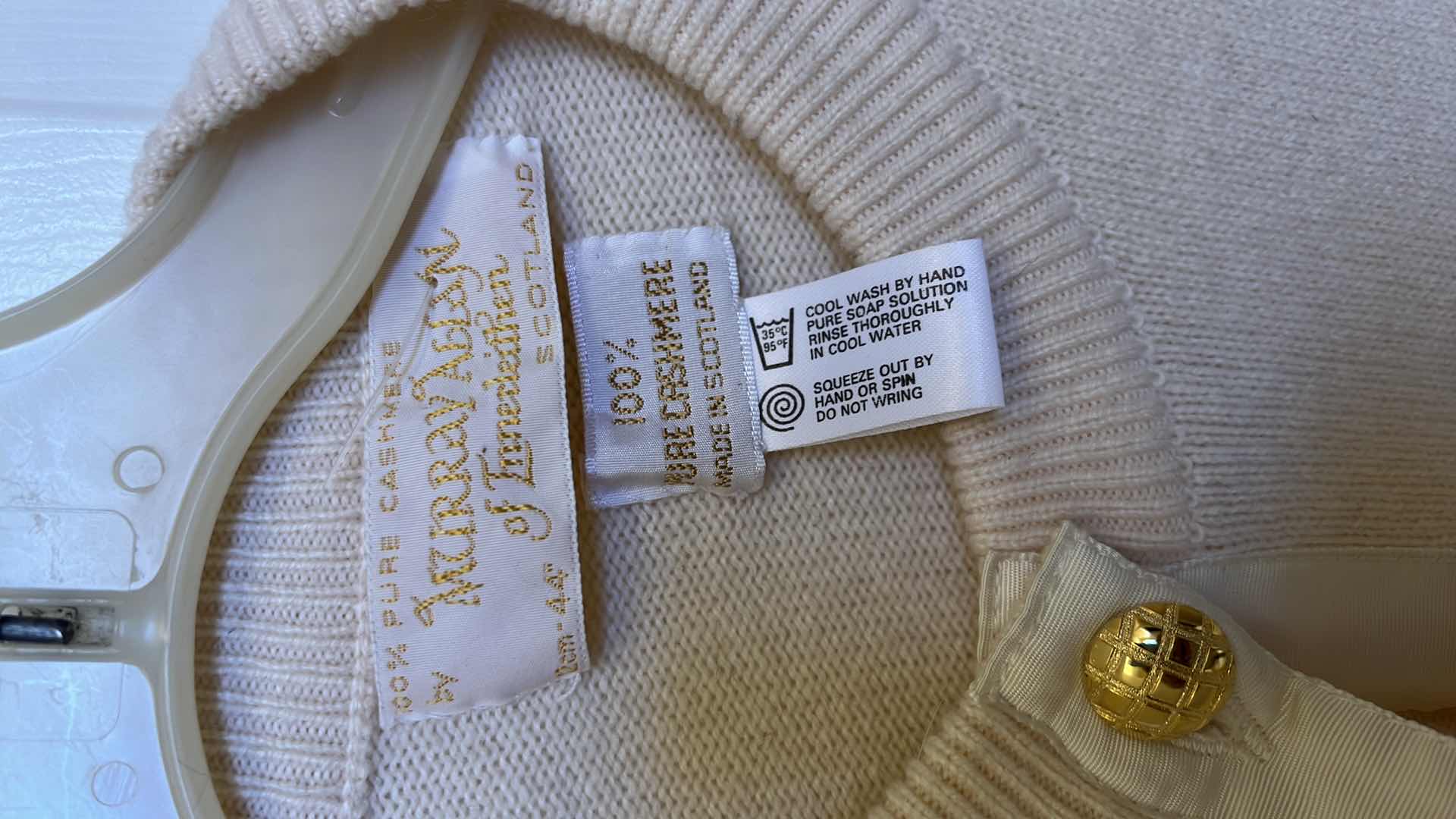 Photo 1 of VINTAGE MURRAY ALLEN 100% OFF WHITE PURE CASHMERE LADIES SWEATER (M-L)