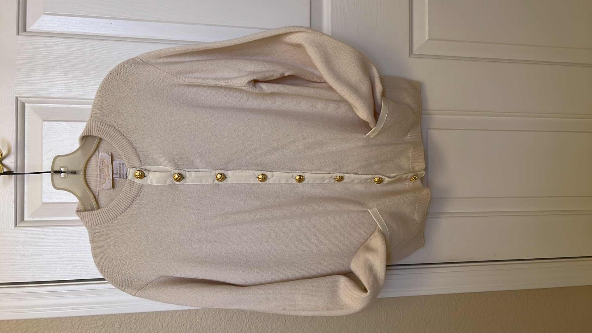 Photo 1 of VINTAGE MURRAY ALLEN 100% OFF WHITE PURE CASHMERE LADIES SWEATER (M-L)