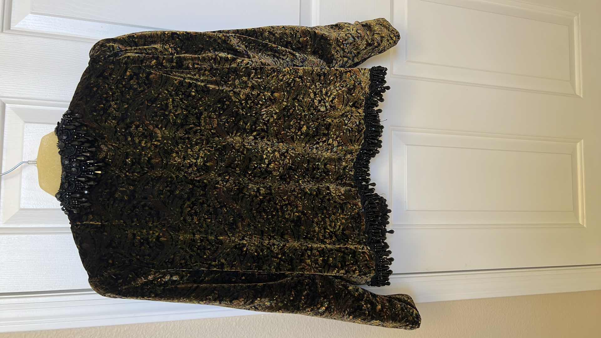 Photo 1 of LADIES CRUSHED VELOUR W BLACK BEADS SHORT JACKET (S-M)