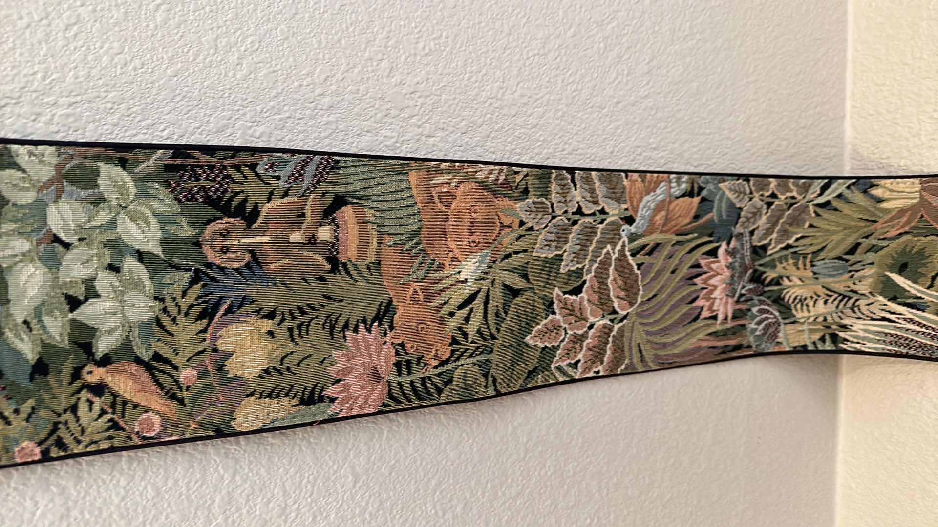 Photo 3 of WALL HANGING TAPESTRY