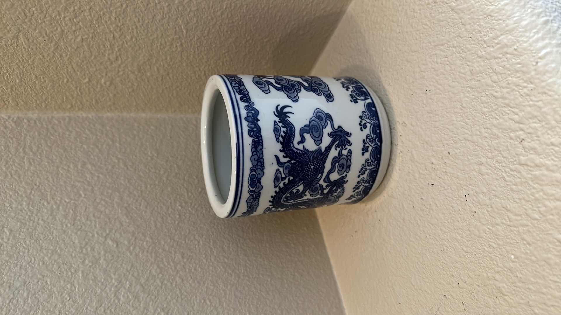 Photo 4 of 5-BLUE AND WHITE PORCELAIN VASES