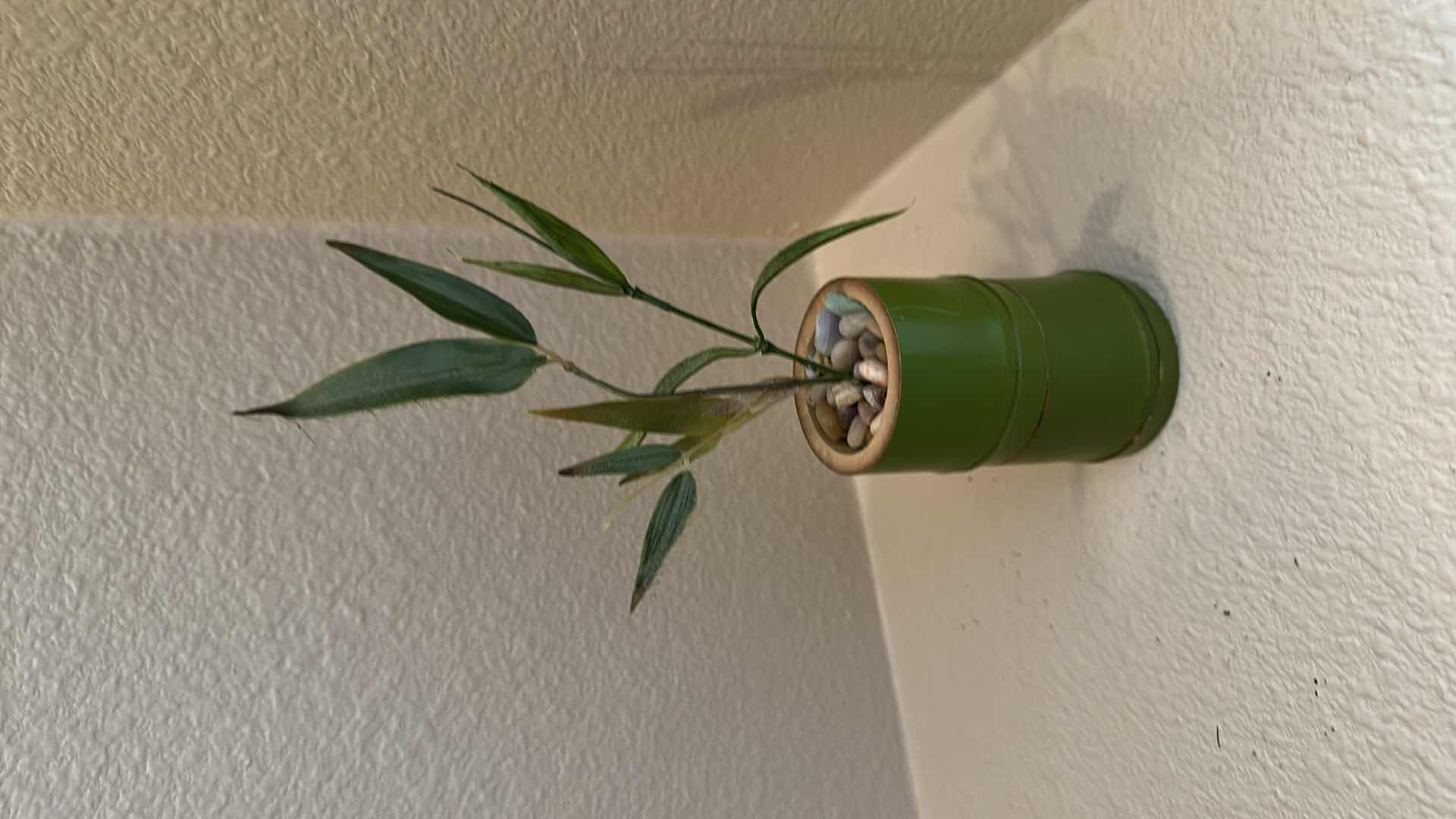 Photo 1 of FLORAL LAMP AND DECORATIVE ITEMS