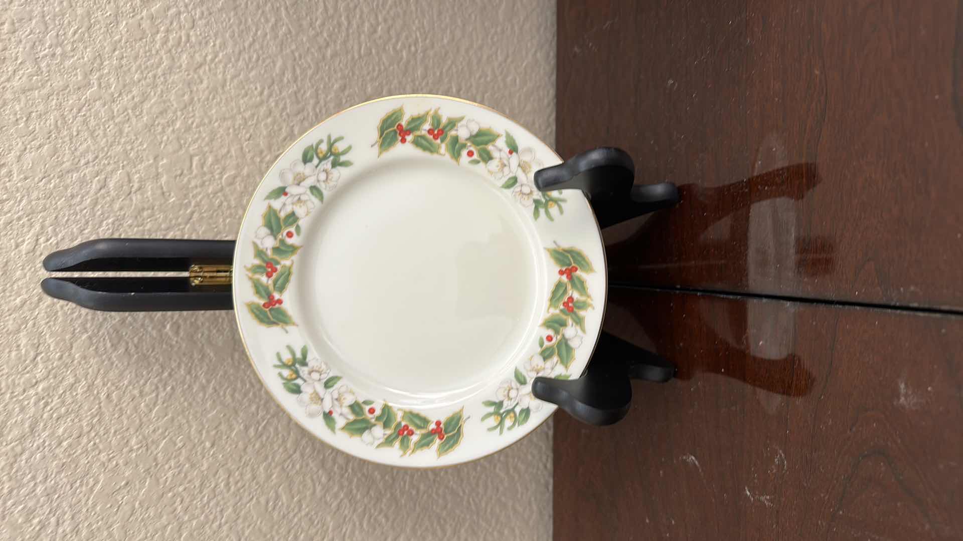 Photo 2 of HORCHOW FINE PORCELAIN 18PC DESSERT PLATES