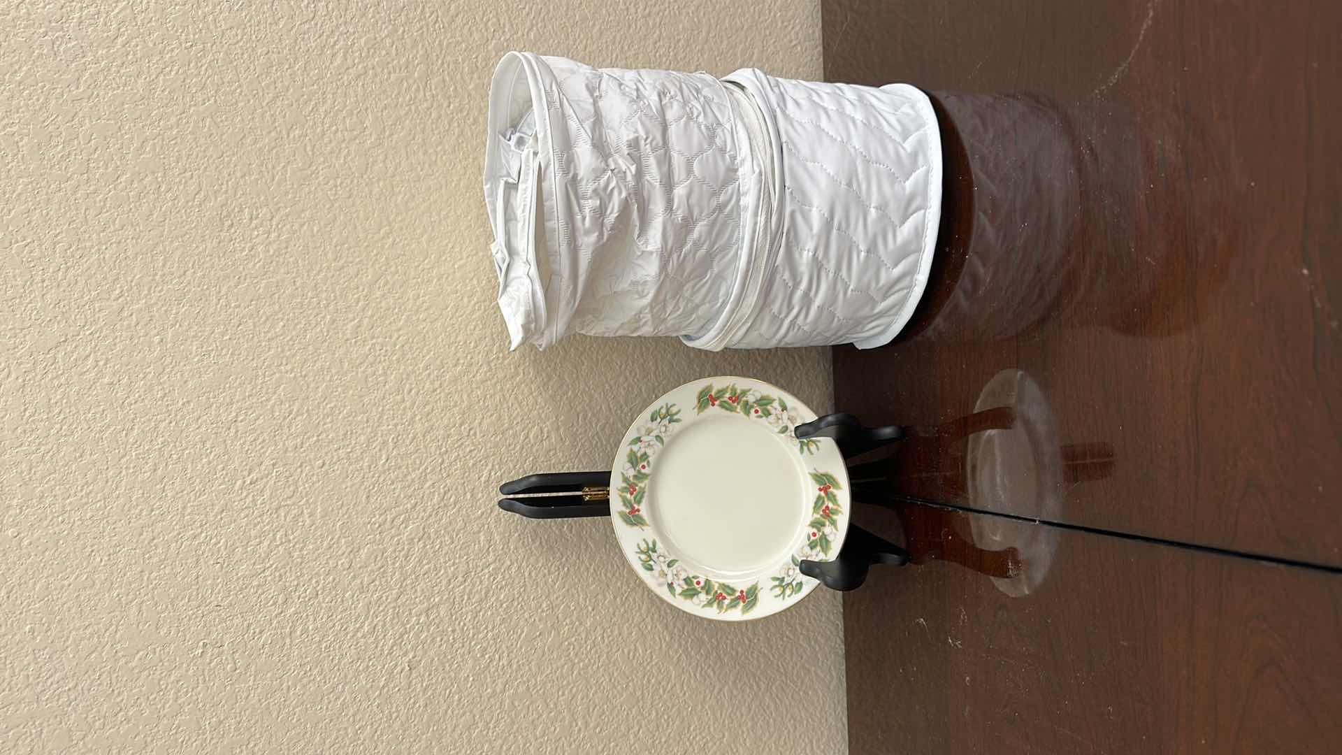 Photo 1 of HORCHOW FINE PORCELAIN 18PC DESSERT PLATES