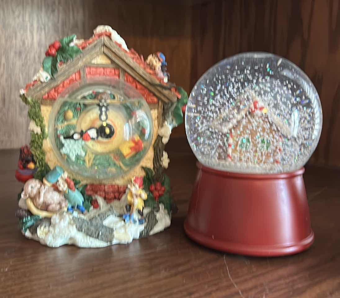 Photo 5 of 2 MUSICAL SNOW GLOBES