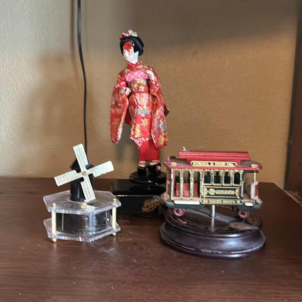 Photo 2 of 3 MUSIC BOXES