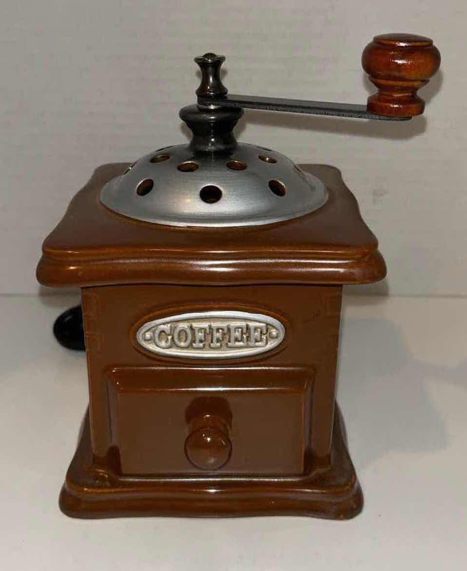 Photo 1 of NEW SCENTSY “MORNING GRIND” WAX WARMER BASE & WARMER DISH