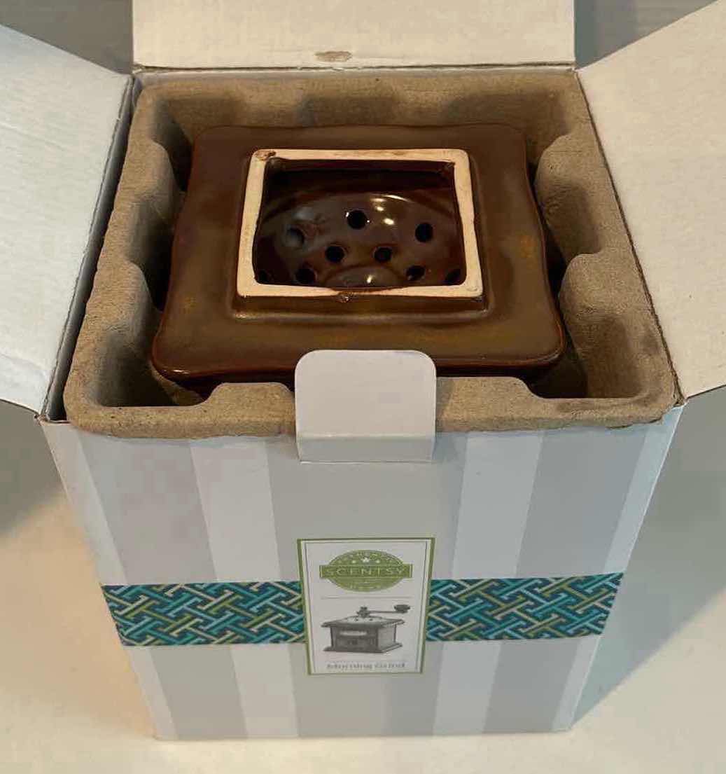 Photo 1 of NEW SCENTSY “MORNING GRIND” WAX WARMER BASE & WARMER DISH