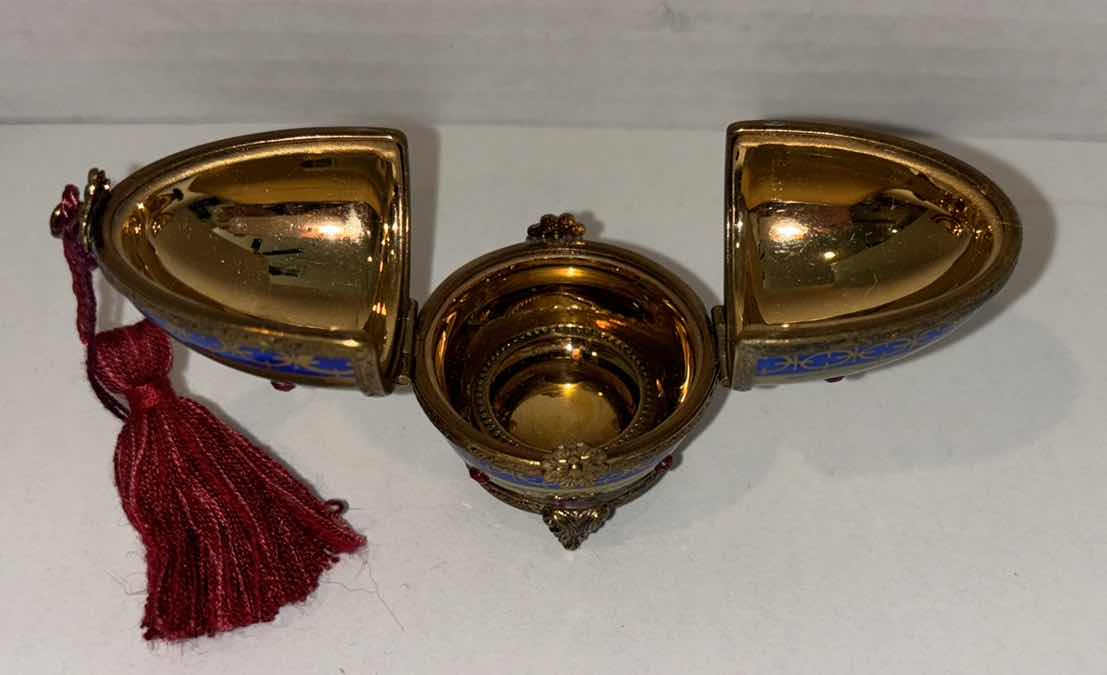 Photo 1 of ANTIQUE PEINT MAIN LINOGES, FRANCE 3” FABERGE SOUVENIR EGG (EMPTY)