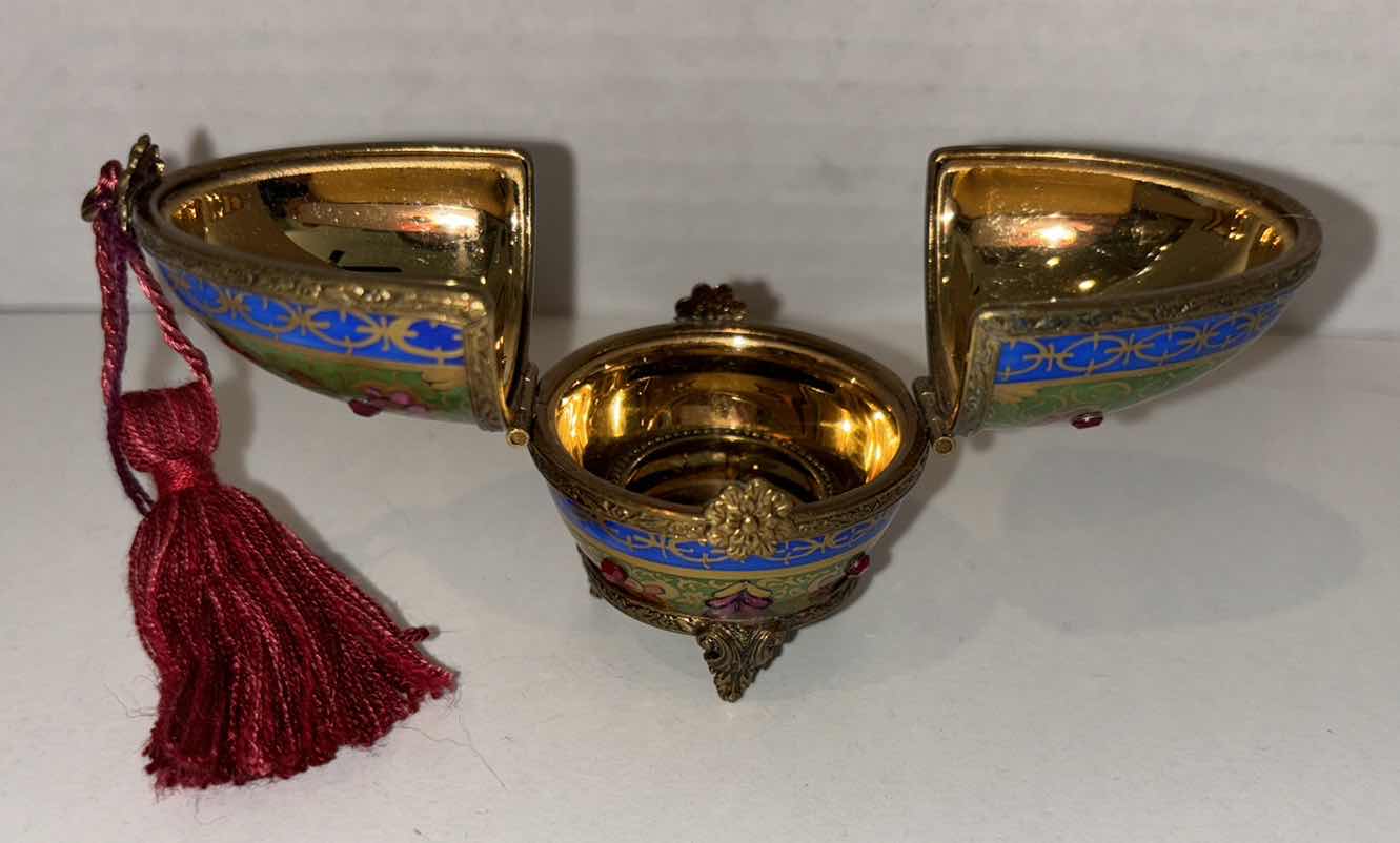 Photo 1 of ANTIQUE PEINT MAIN LINOGES, FRANCE 3” FABERGE SOUVENIR EGG (EMPTY)