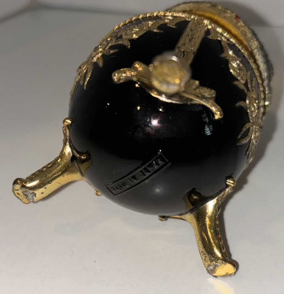 Photo 1 of VINTAGE BLACK/GOLD ENAMELED MUSIC BOX 3.5” EGG, MADE IN JAPAN