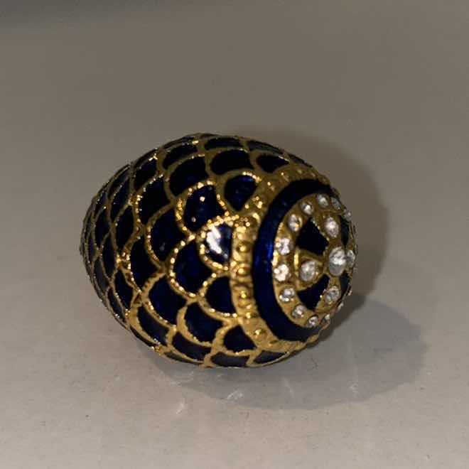 Photo 3 of CARUCCI 1.75” ENAMELED NAVY/GOLD EGG TRINKET BOX W RHINESTONES & STAND