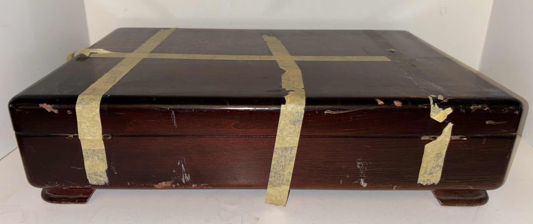 Photo 9 of 1881 ROGERS SILVERPLATE BY ONEIDA LTD SILVERSMITHS FLATWARE IN WOODEN BOX