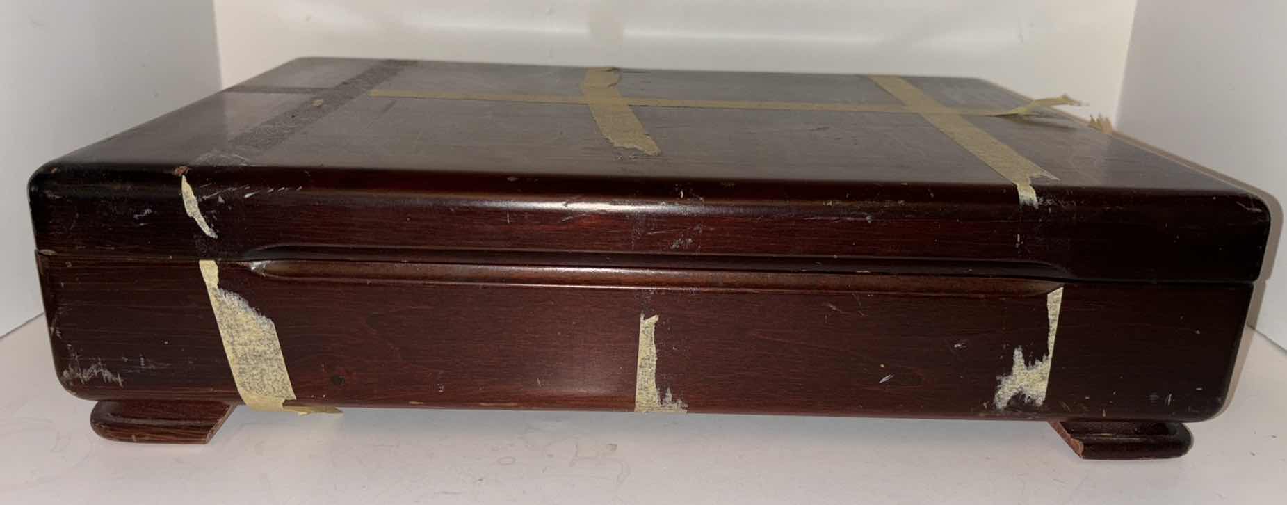 Photo 8 of 1881 ROGERS SILVERPLATE BY ONEIDA LTD SILVERSMITHS FLATWARE IN WOODEN BOX