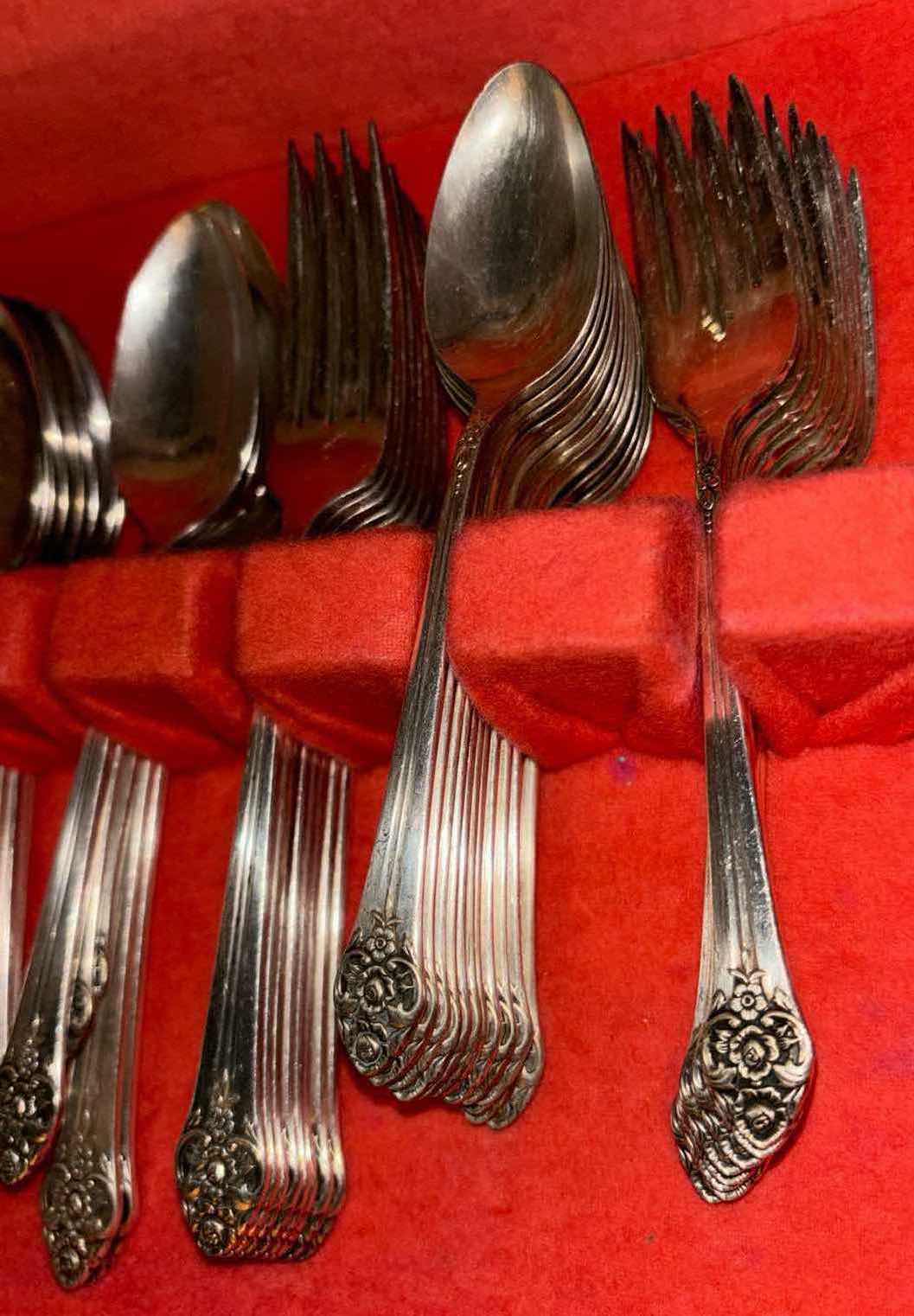 Photo 4 of 1881 ROGERS SILVERPLATE BY ONEIDA LTD SILVERSMITHS FLATWARE IN WOODEN BOX