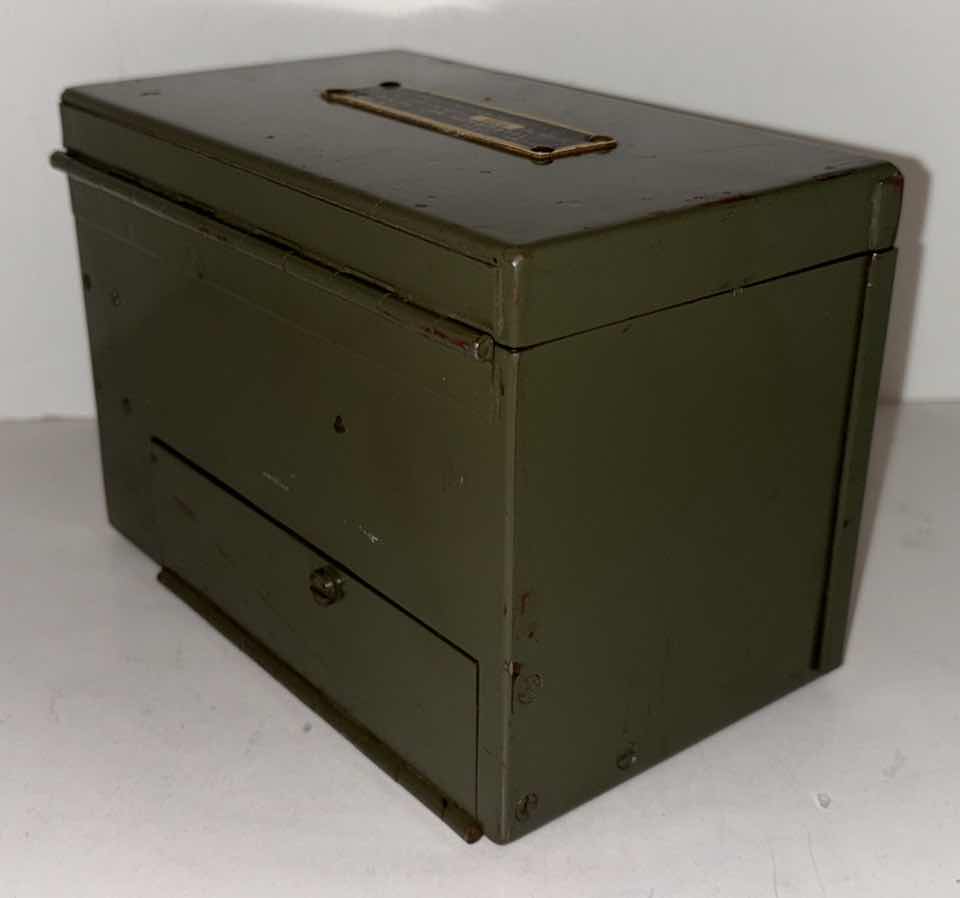 Photo 1 of 1945 WWII U.S. ARMY SIGNAL CORPS TELEGRAPH SET TG-5-B MADE BY THE WINSLOW COMPANY, NEWARK NJ