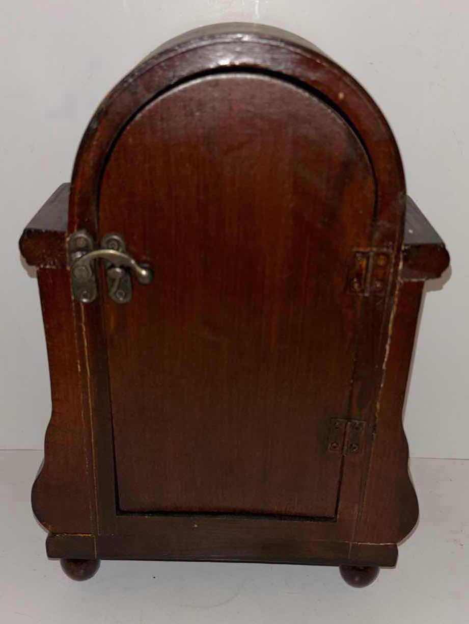 Photo 1 of ANTIQUE STYLE CLOCK 4” x 7.5” H10.5”