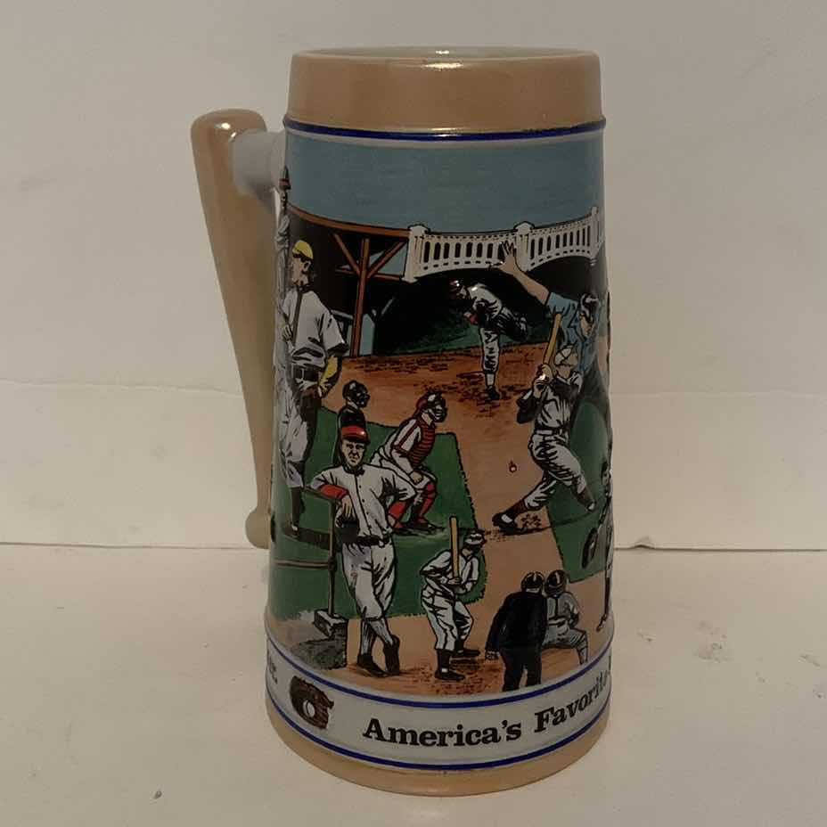 Photo 1 of BUDWEISER MLB BASEBALL SPORTS SERIES COLLECTABLE MUG